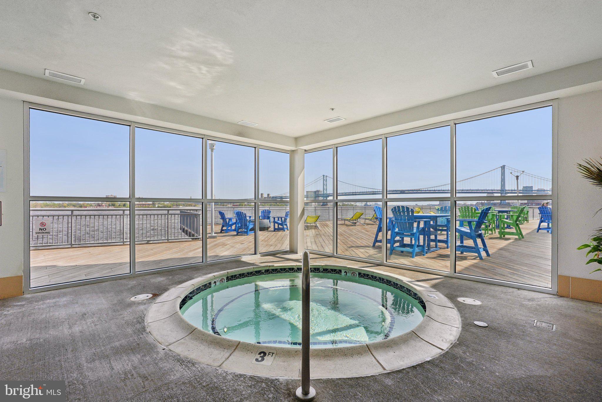 WATERFRONT SQUARE - Residential