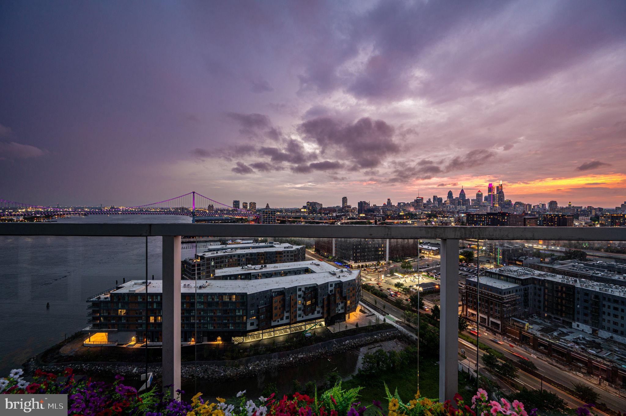 WATERFRONT SQUARE - Residential