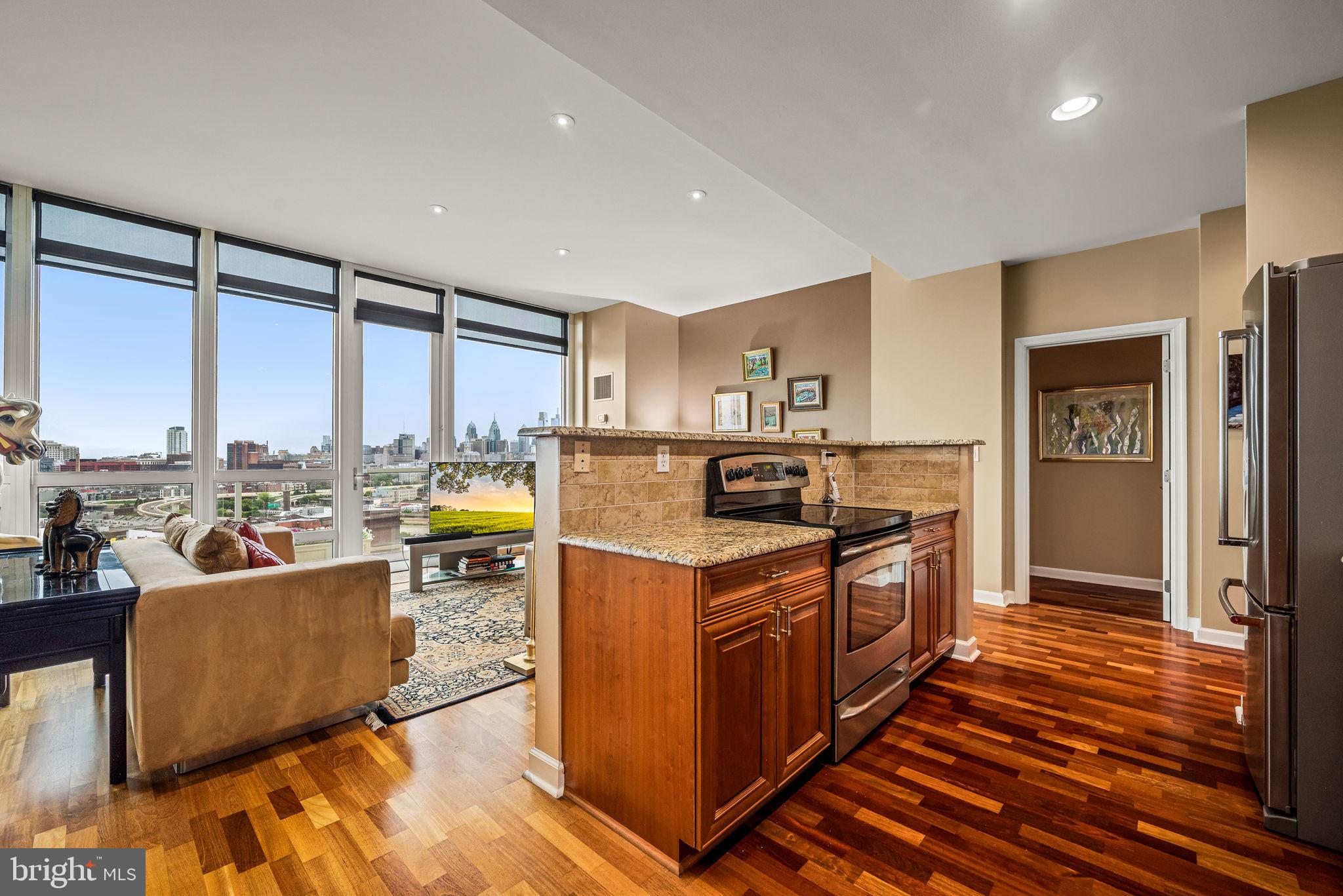 WATERFRONT SQUARE - Residential