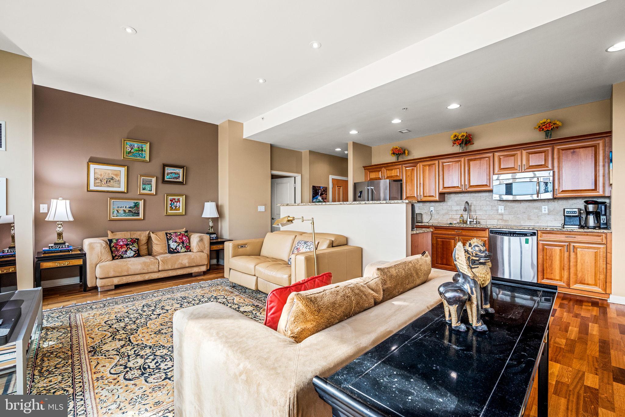 WATERFRONT SQUARE - Residential