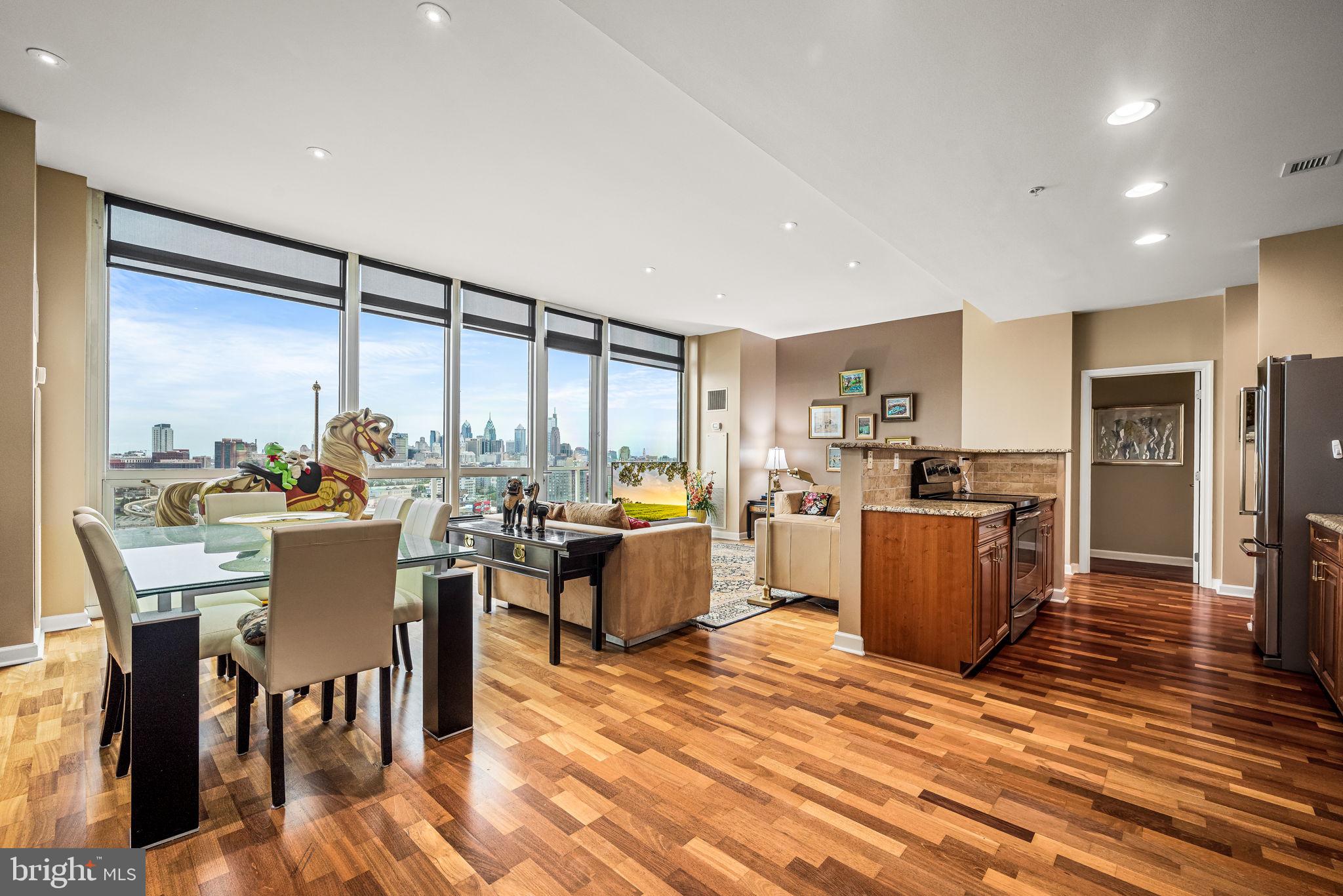 WATERFRONT SQUARE - Residential