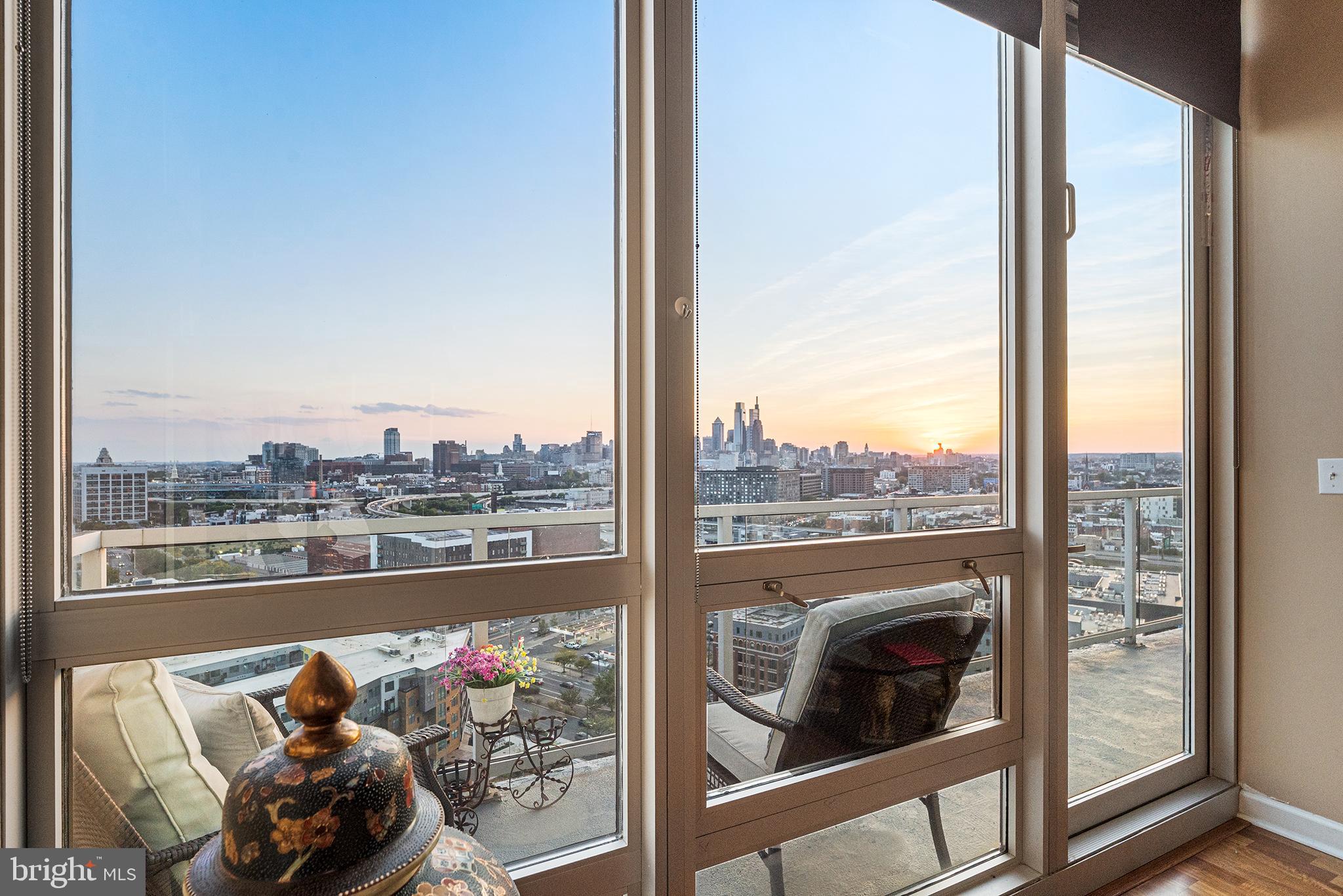 WATERFRONT SQUARE - Residential