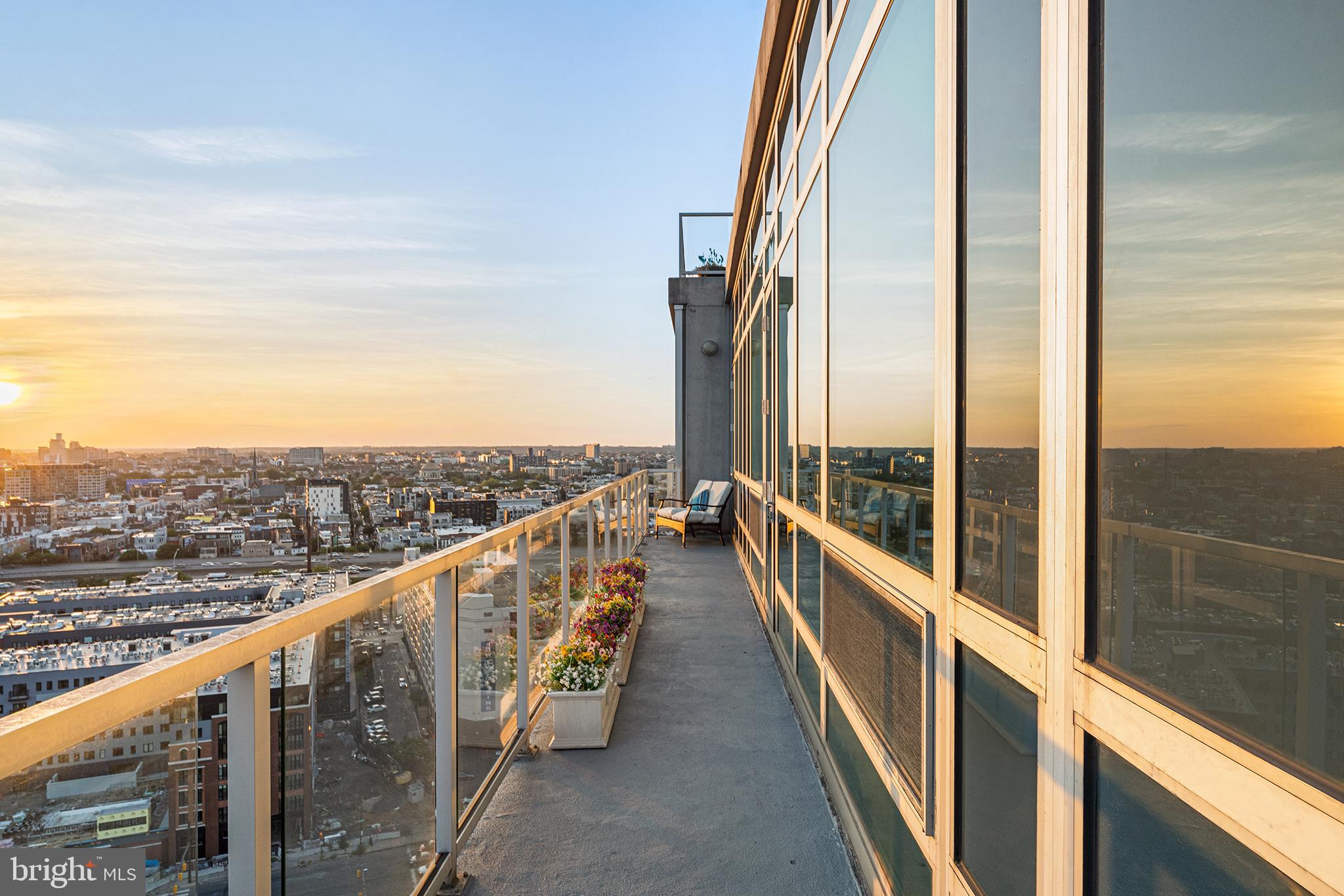 WATERFRONT SQUARE - Residential