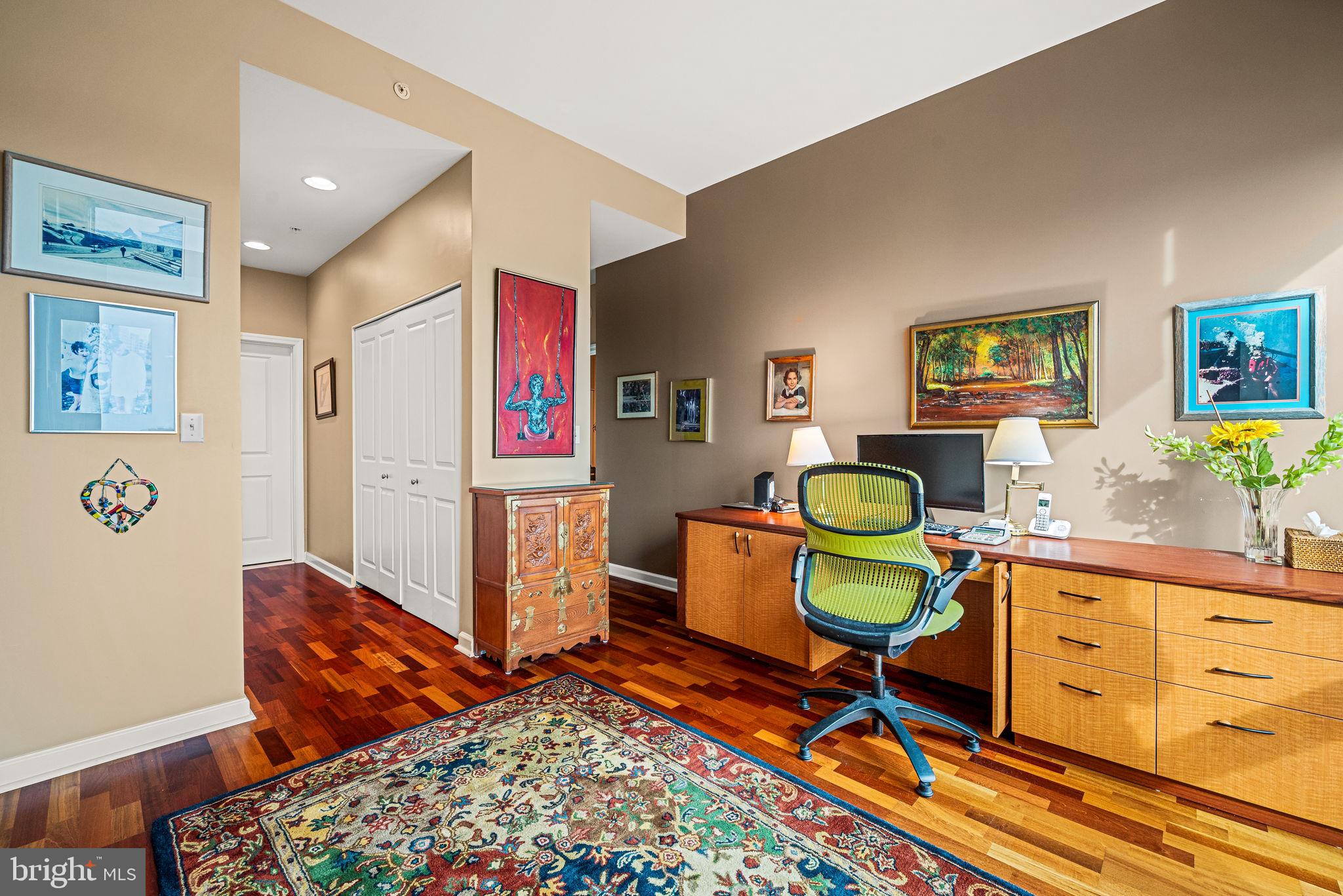 WATERFRONT SQUARE - Residential