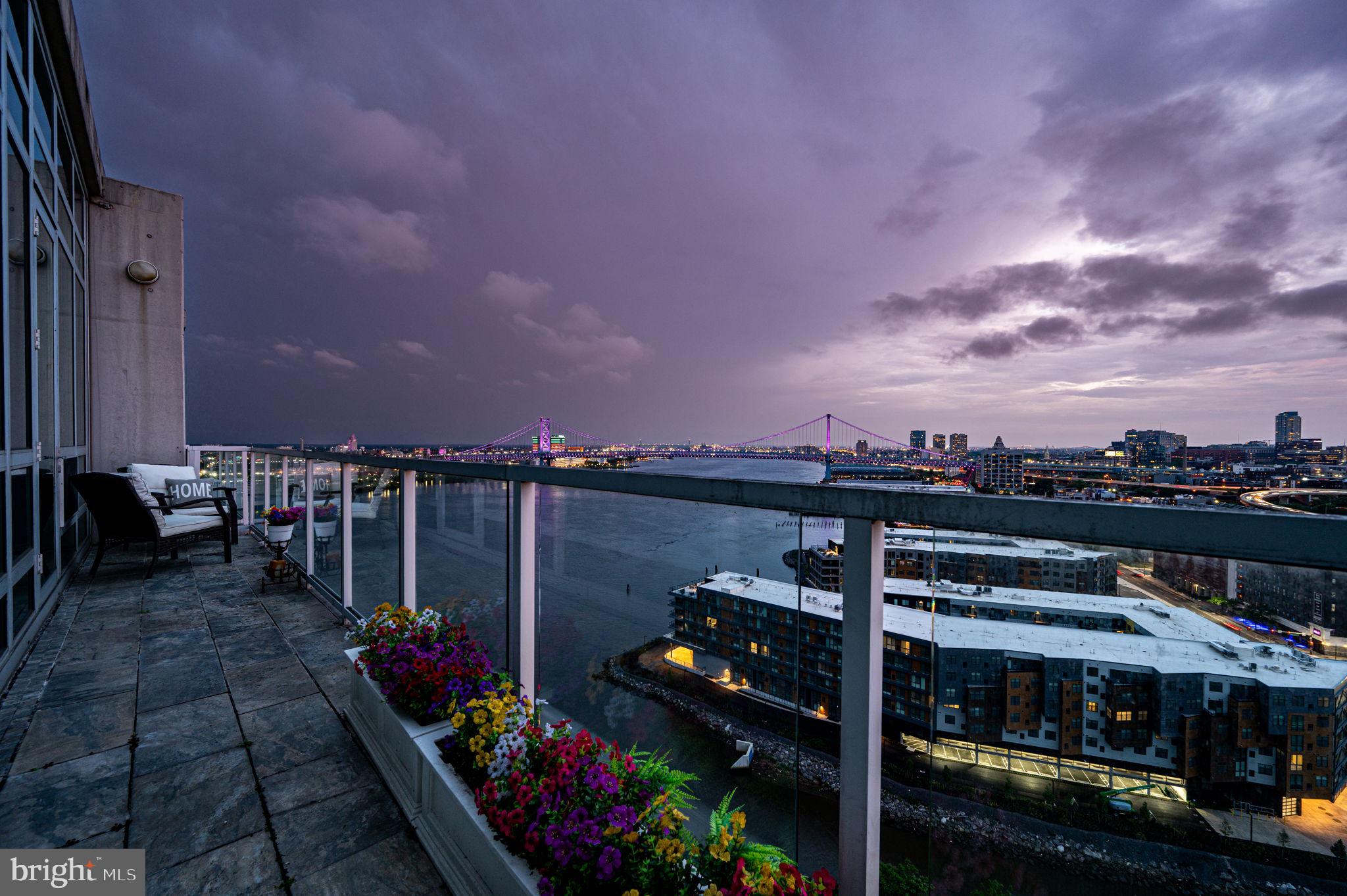 WATERFRONT SQUARE - Residential