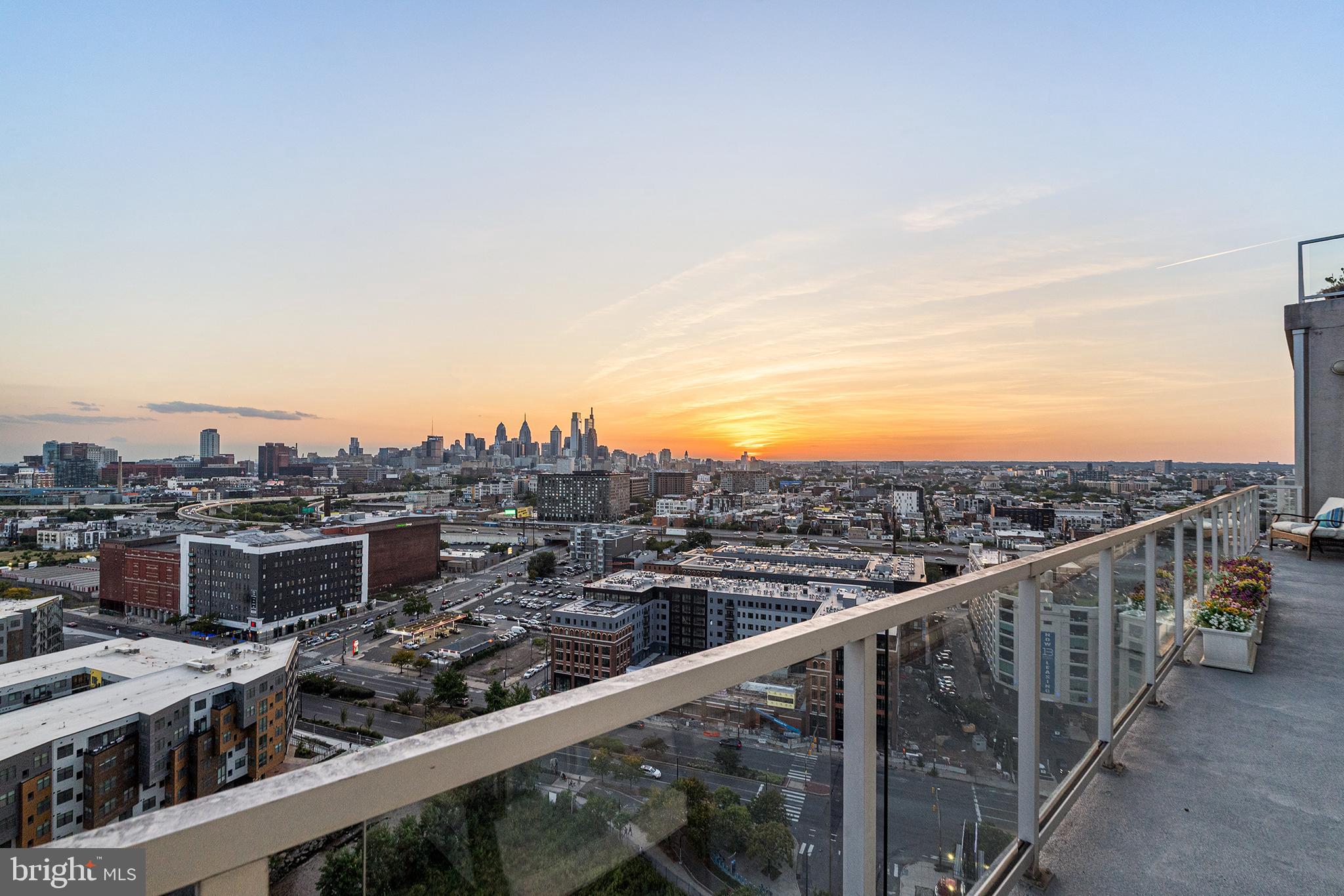 WATERFRONT SQUARE - Residential