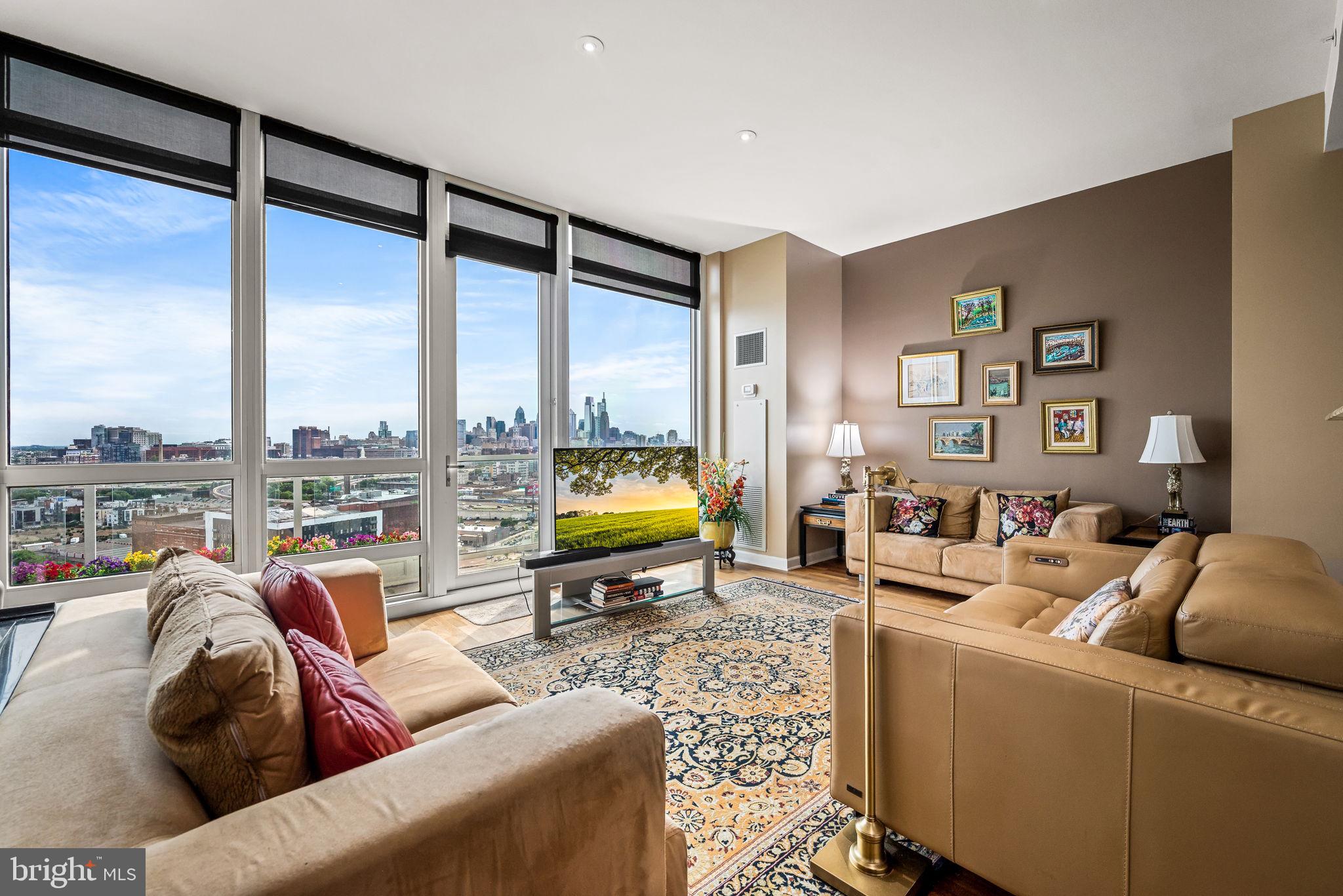 WATERFRONT SQUARE - Residential