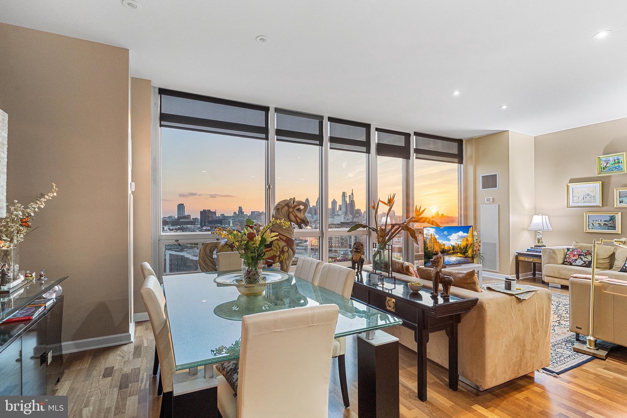 WATERFRONT SQUARE - Residential