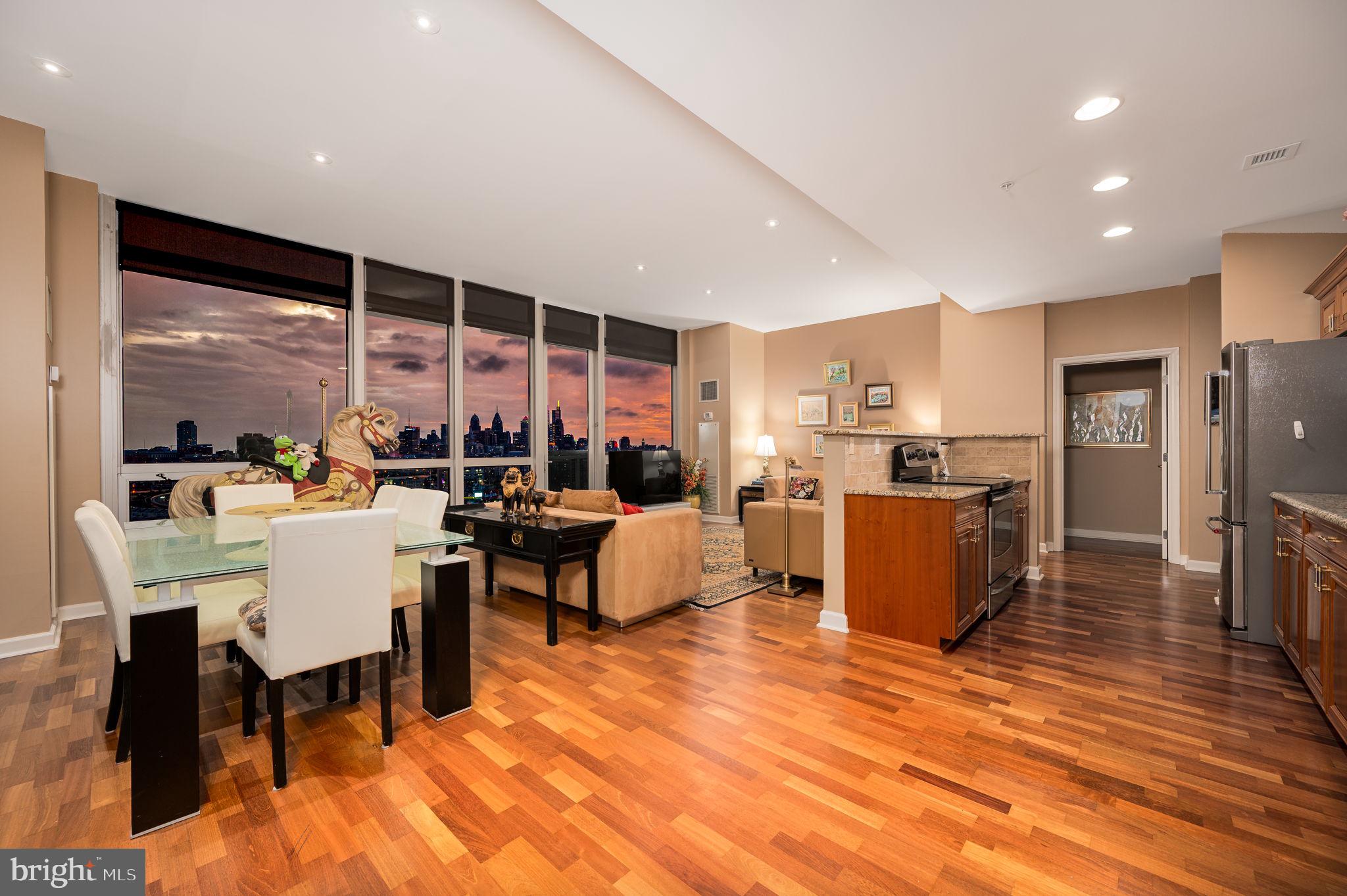 WATERFRONT SQUARE - Residential