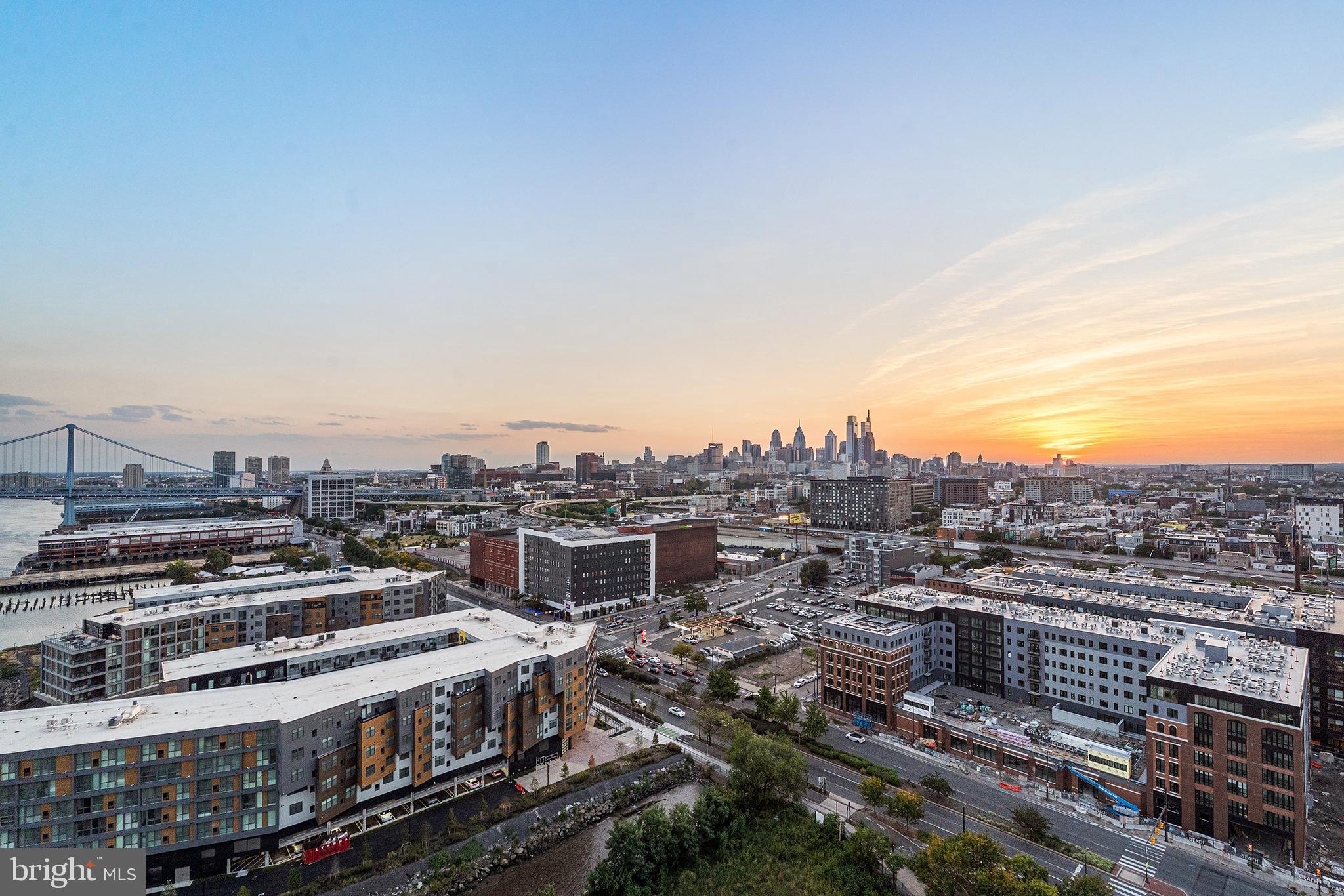 WATERFRONT SQUARE - Residential
