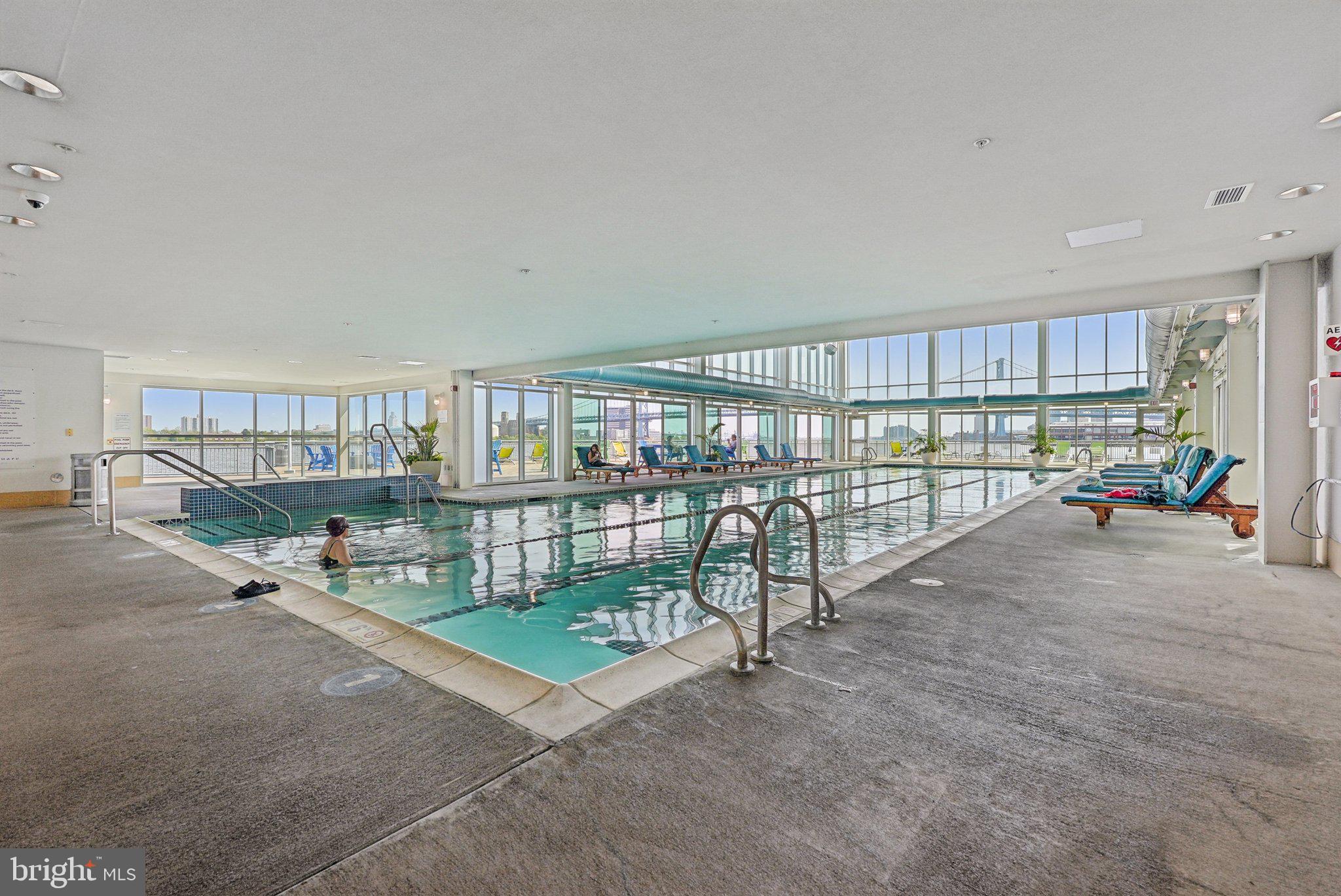 WATERFRONT SQUARE - Residential