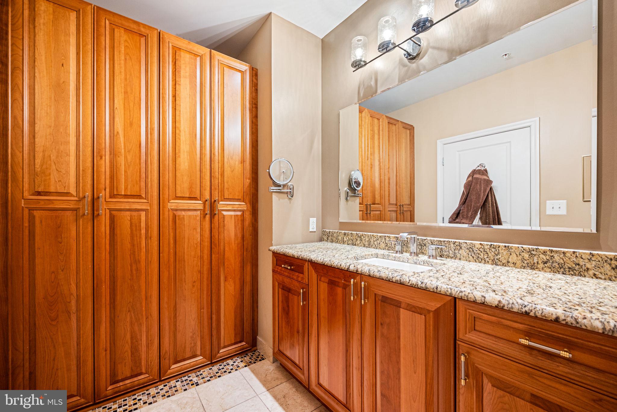 WATERFRONT SQUARE - Residential