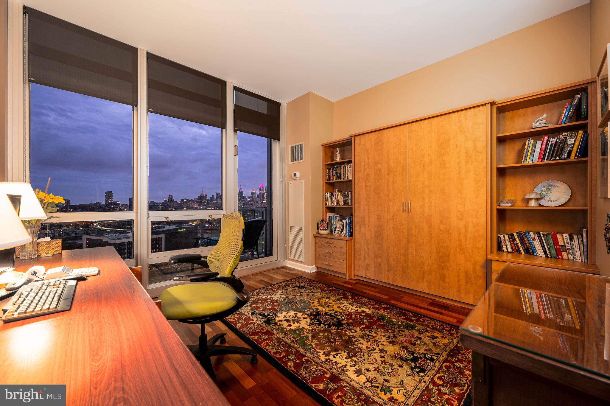 WATERFRONT SQUARE - Residential