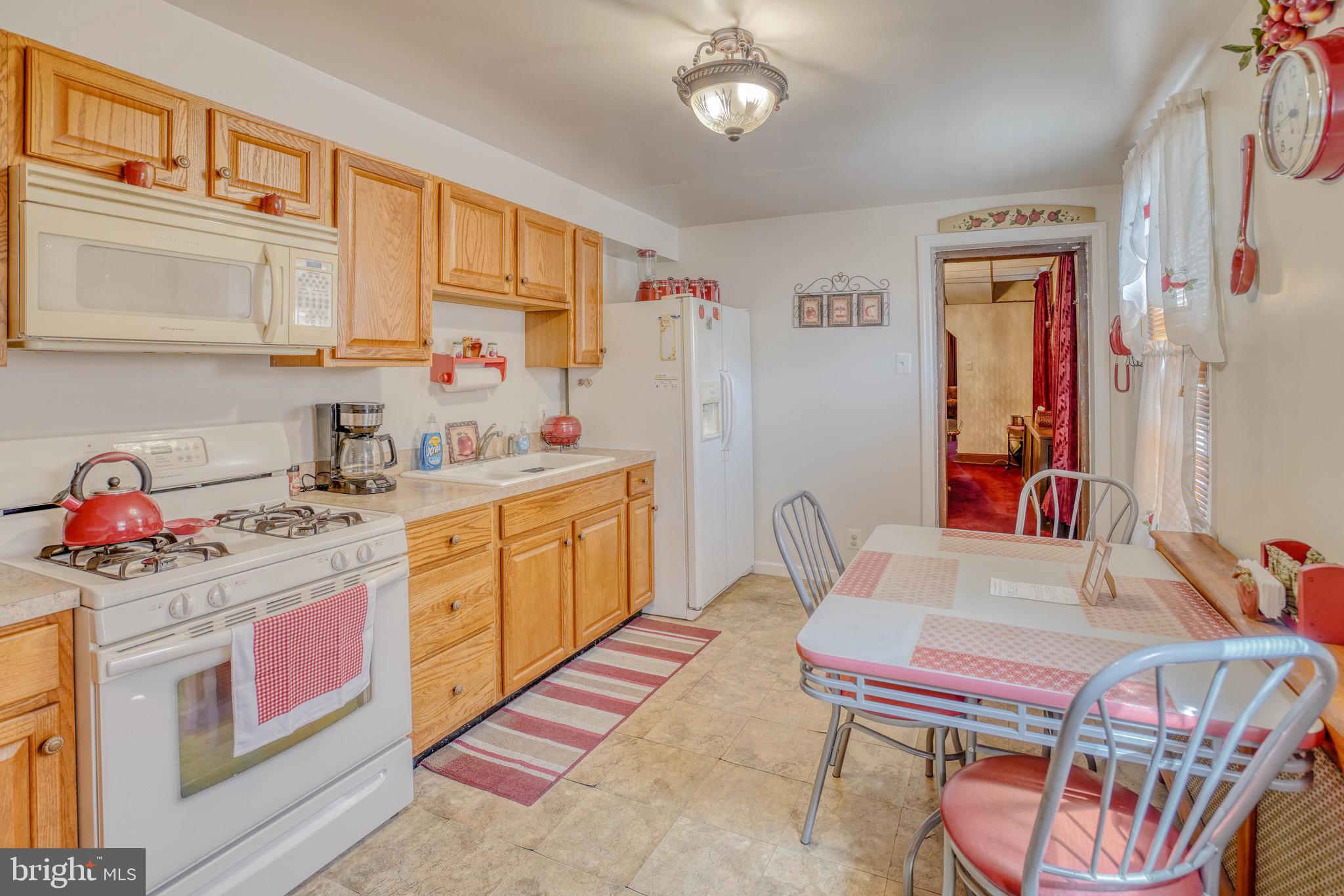 EAST KENSINGTON - Residential