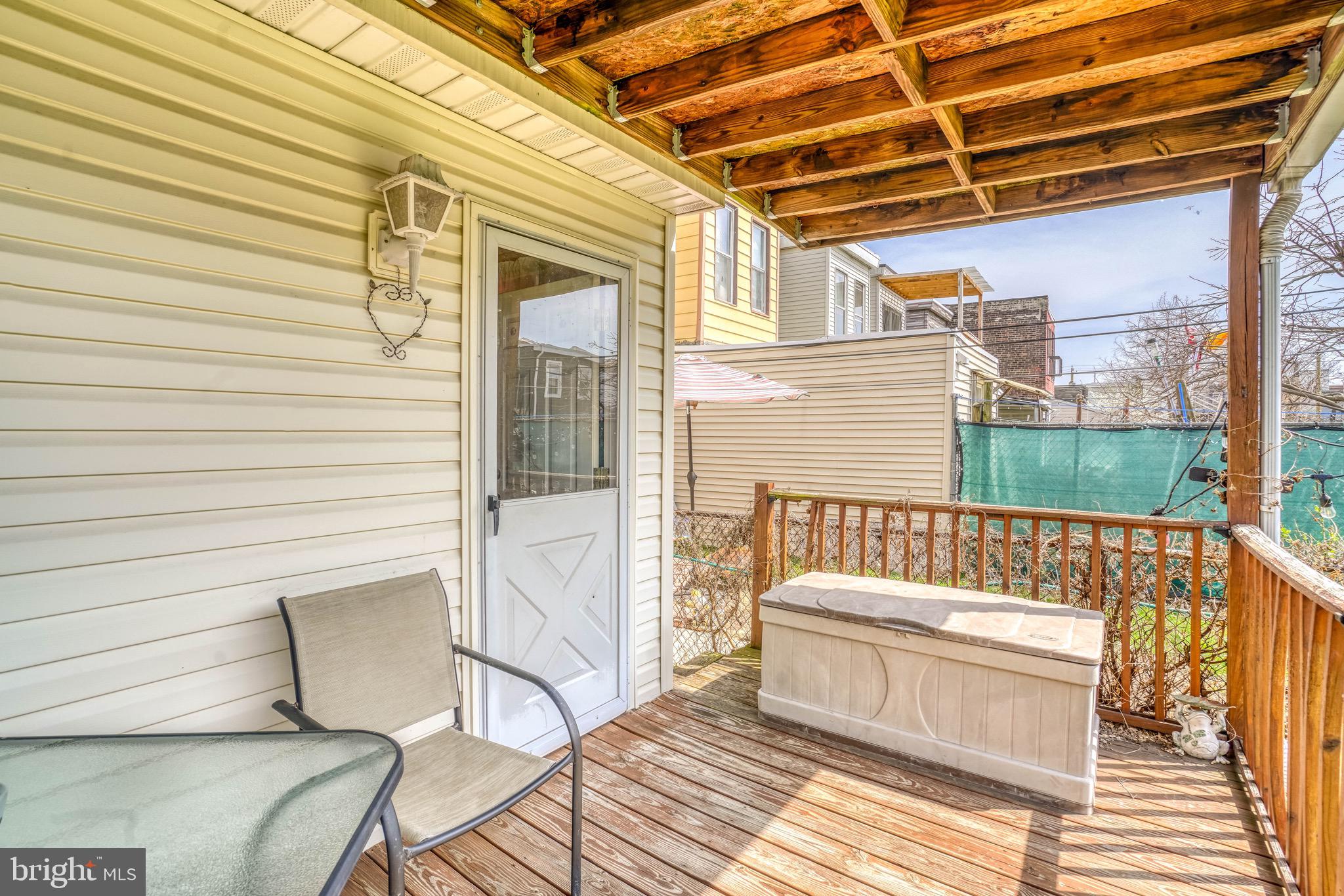 EAST KENSINGTON - Residential