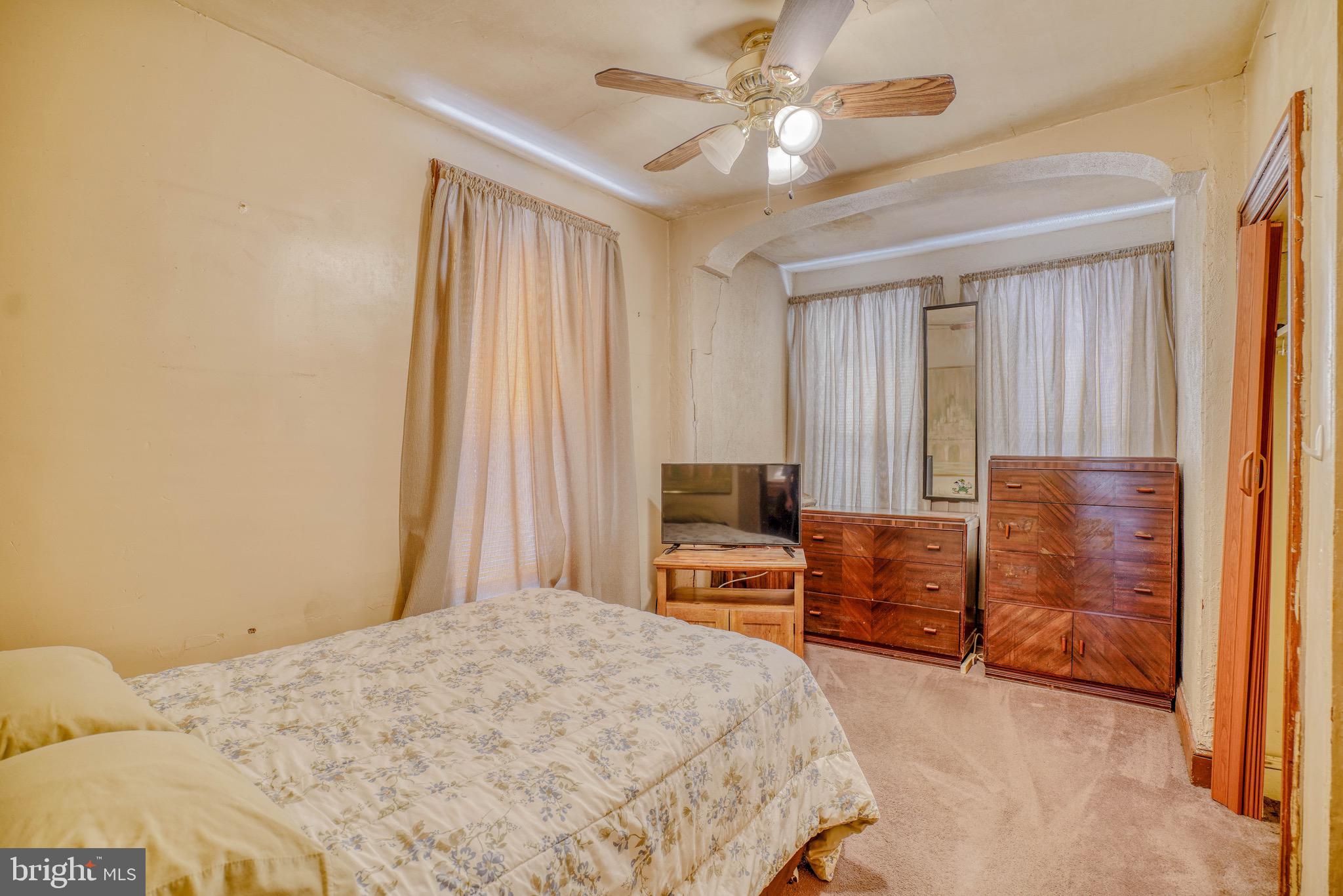 EAST KENSINGTON - Residential