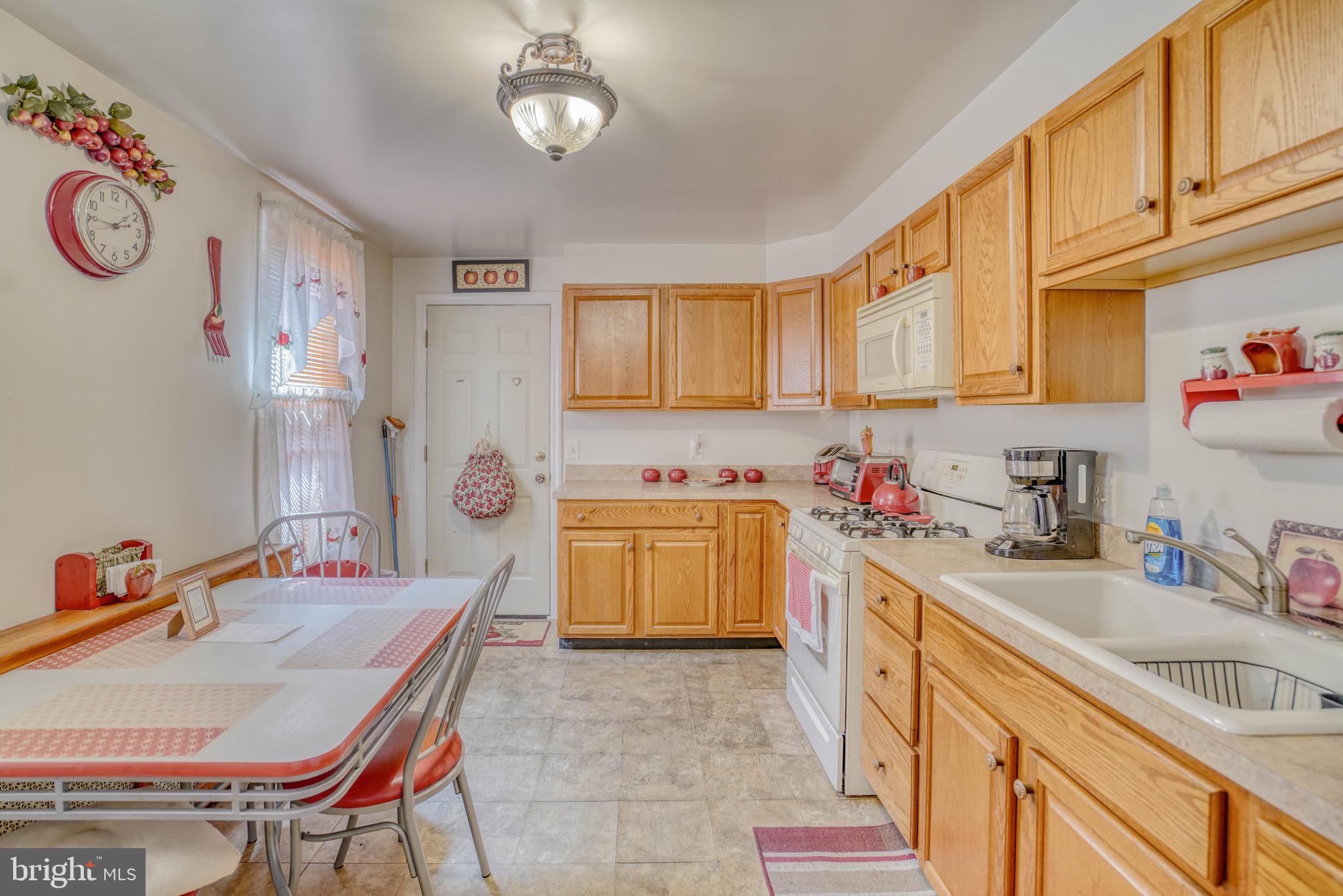 EAST KENSINGTON - Residential