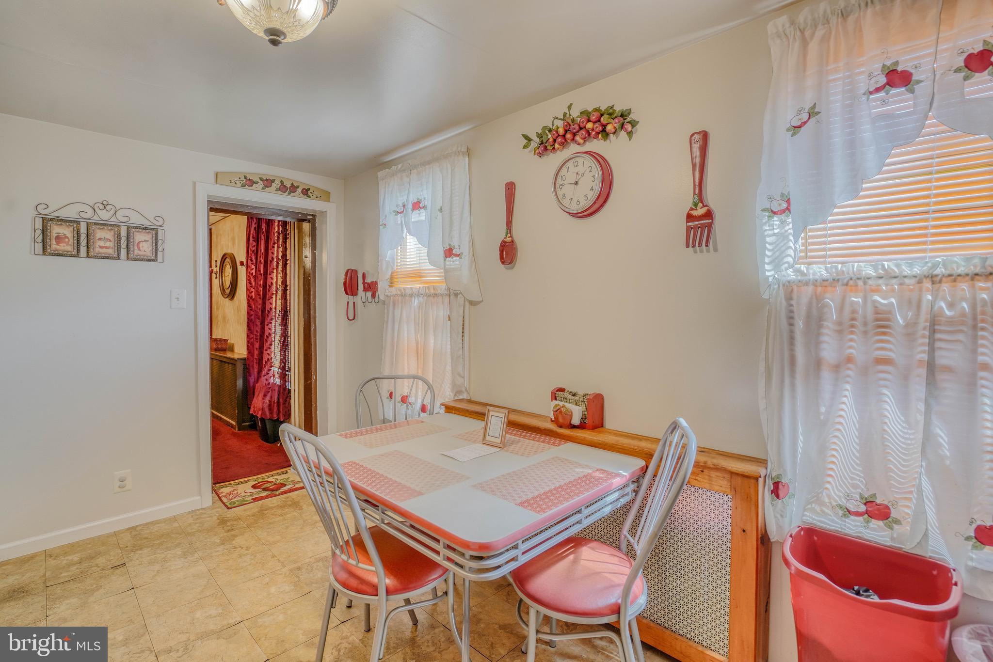 EAST KENSINGTON - Residential