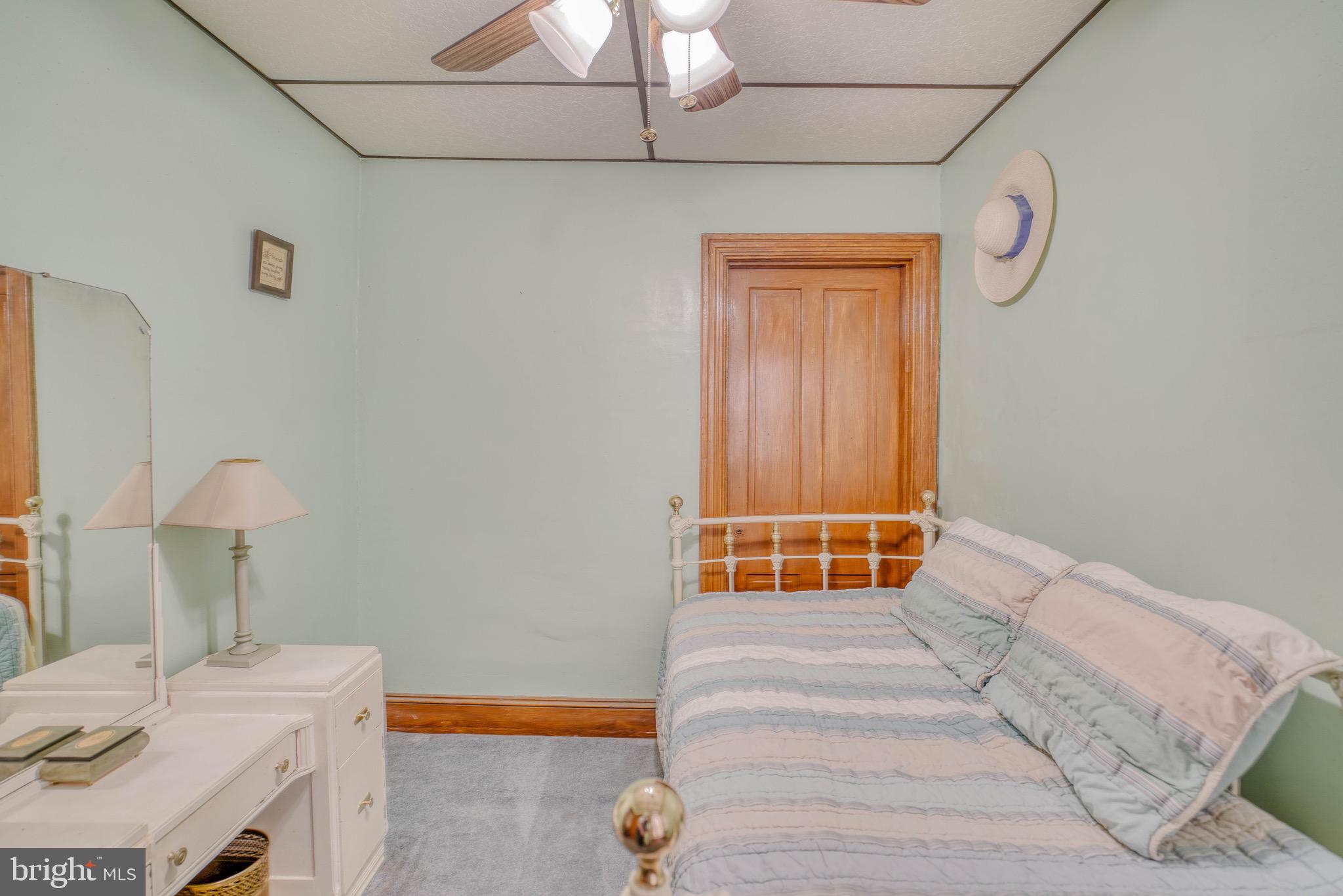 EAST KENSINGTON - Residential