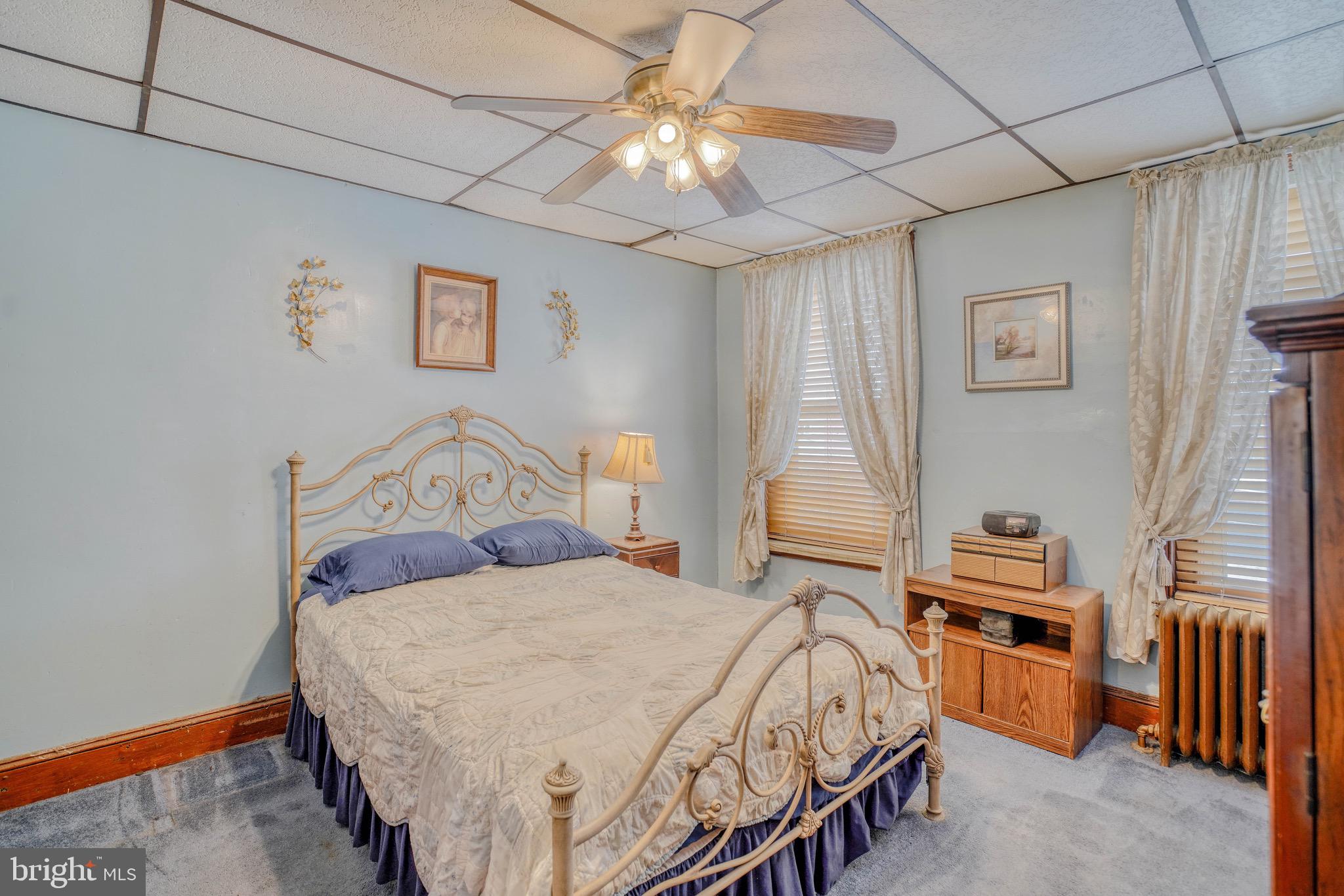 EAST KENSINGTON - Residential