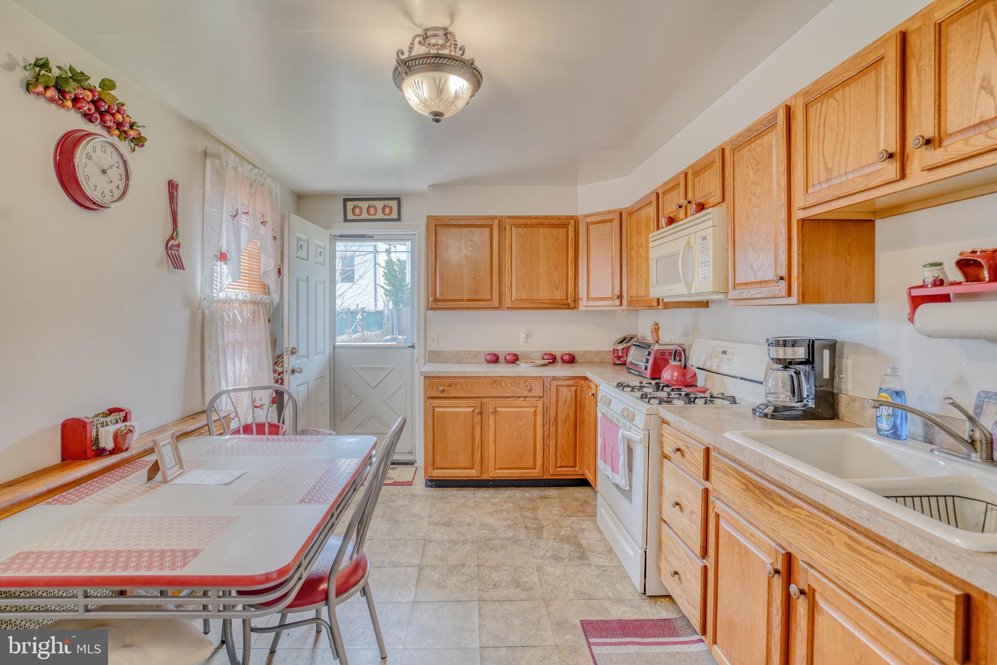 EAST KENSINGTON - Residential