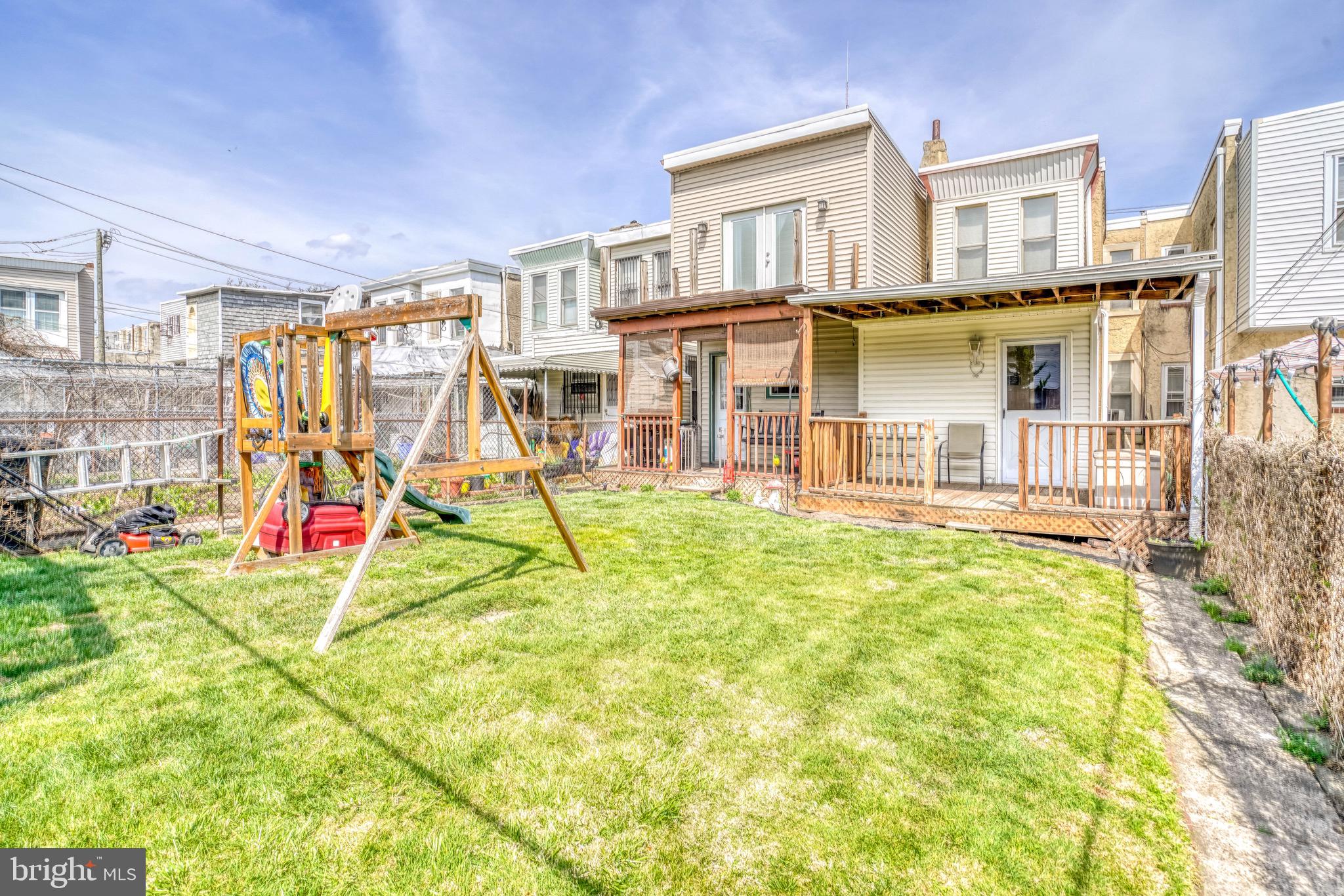 EAST KENSINGTON - Residential