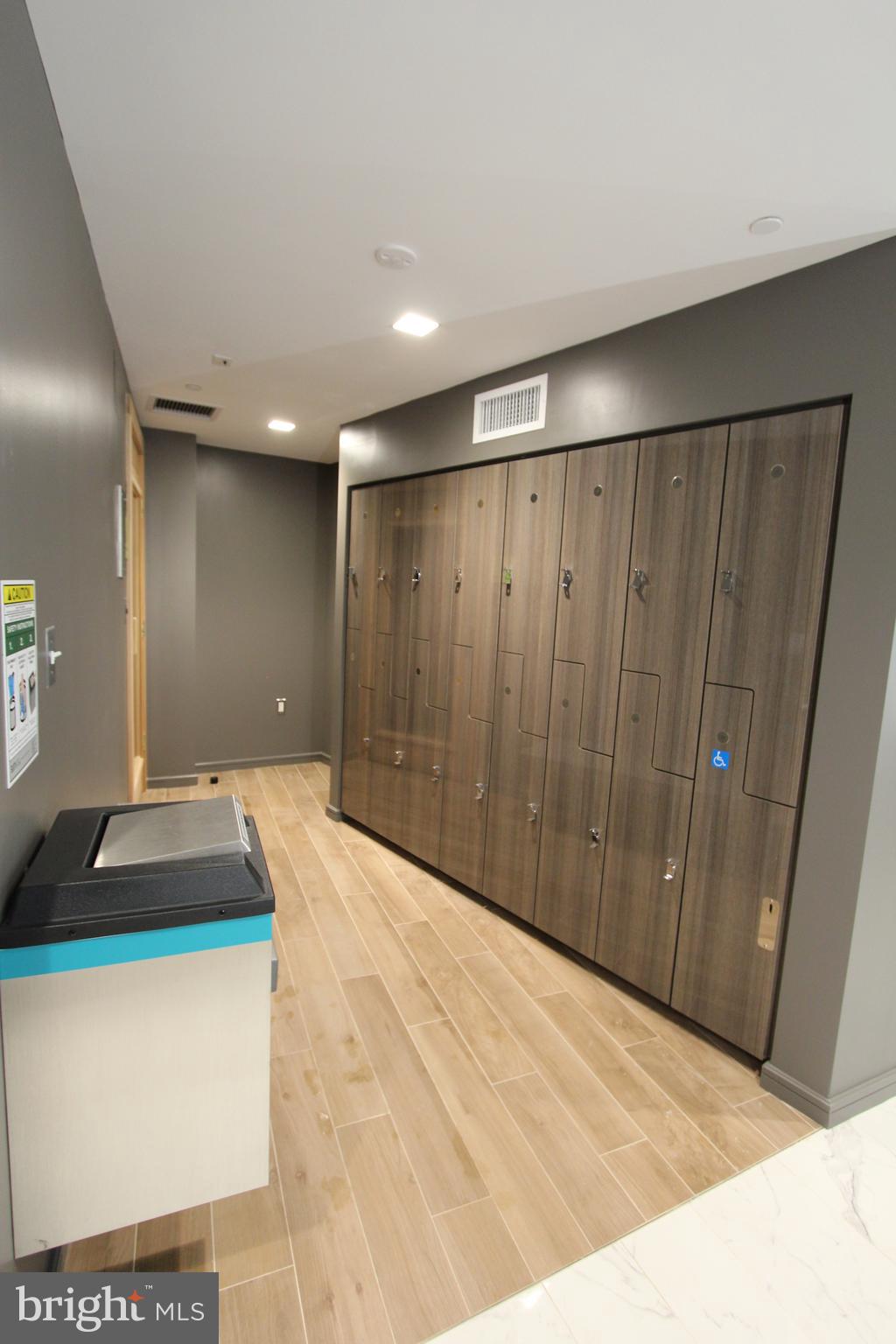 ROTONDA - Residential Lease