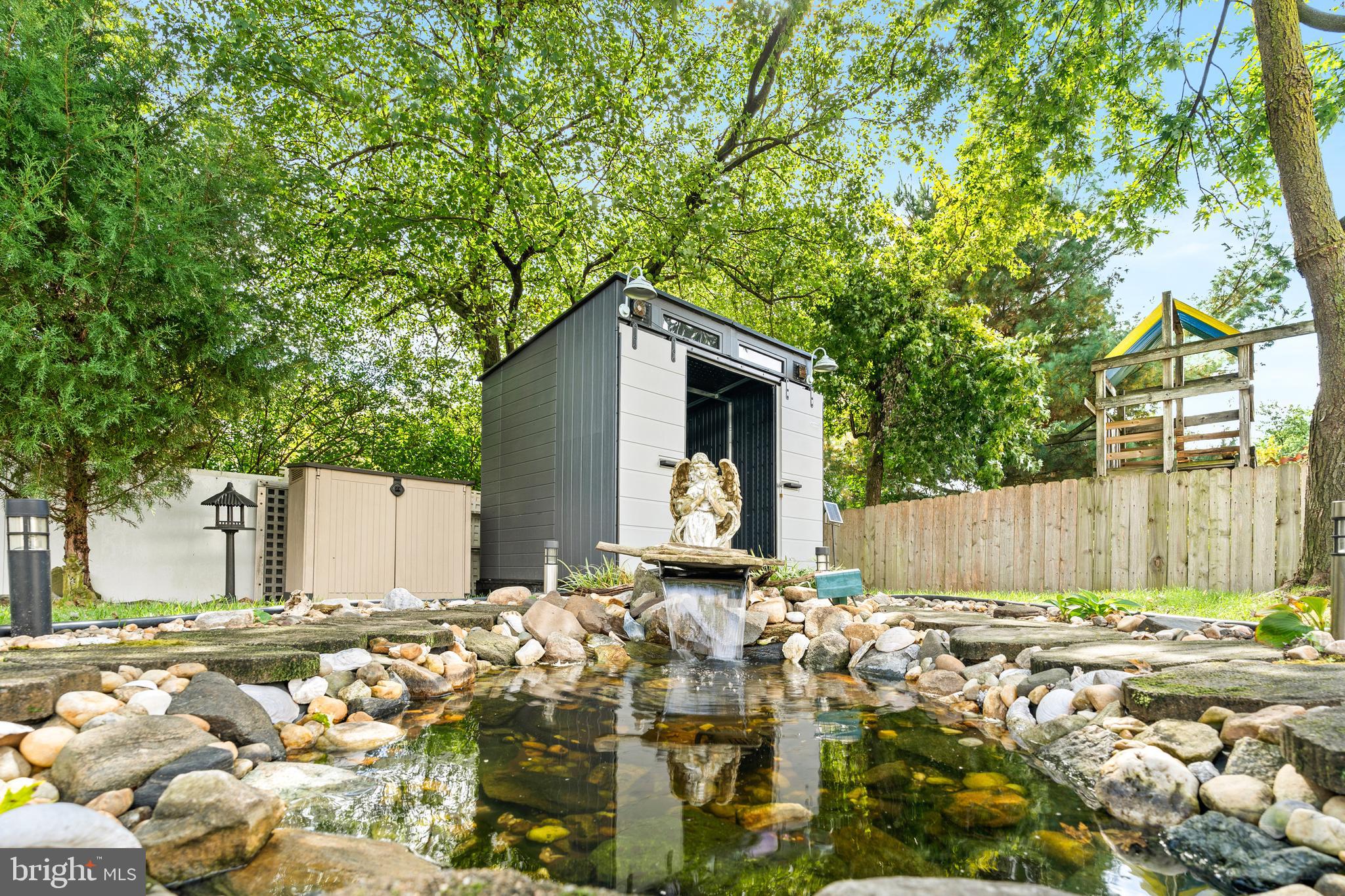 THE PROVINCES - Residential