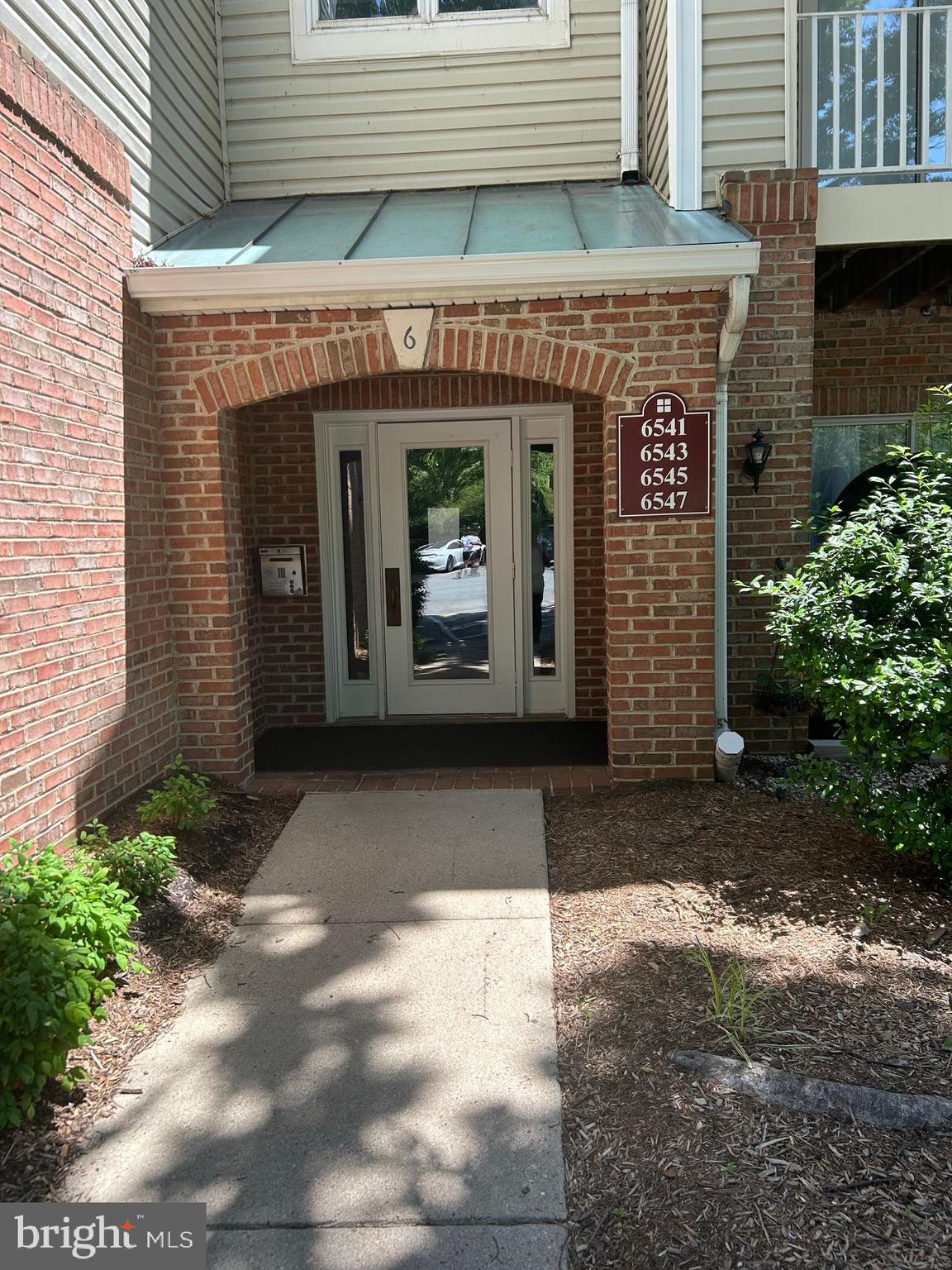 Welcome to 6541 Grange Lane, Unit 201—a charming and updated 2-bedroom, 2-bath condo that truly has it all. From top-notch interior finishes to a wealth of community amenities, this home is like hitting the jackpot!
Step inside to find no carpet anywhere—just clean, stylish flooring throughout. The living room features a cozy gas fireplace and French doors leading to a private side patio, perfect for morning coffee or evening relaxation.
The kitchen is a standout with two-tone cabinetry, newer stainless steel appliances, space for a breakfast table, and a serene view of the lake. Each bedroom has a private, modern en-suite bath and is filled with natural light thanks to an abundance of windows. A full-size washer and dryer are conveniently located in the unit.
Located in the sought-after Chancery of Kingstowne, residents enjoy access to two outdoor pools, tennis courts, a volleyball court, fitness centers, and scenic walking trails. You’re just minutes from restaurants, shopping, grocery stores, and have easy access to I-95, I-395, I-495, and both the Van Dorn and Franconia–Springfield Metro Stations.