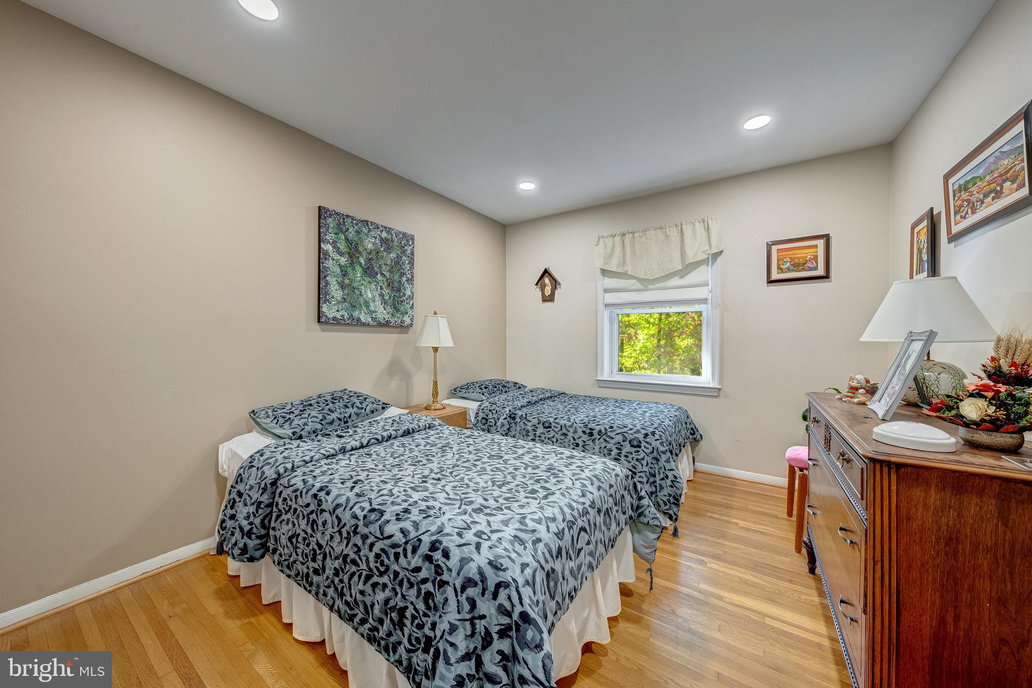 CARDINAL SQUARE - Residential