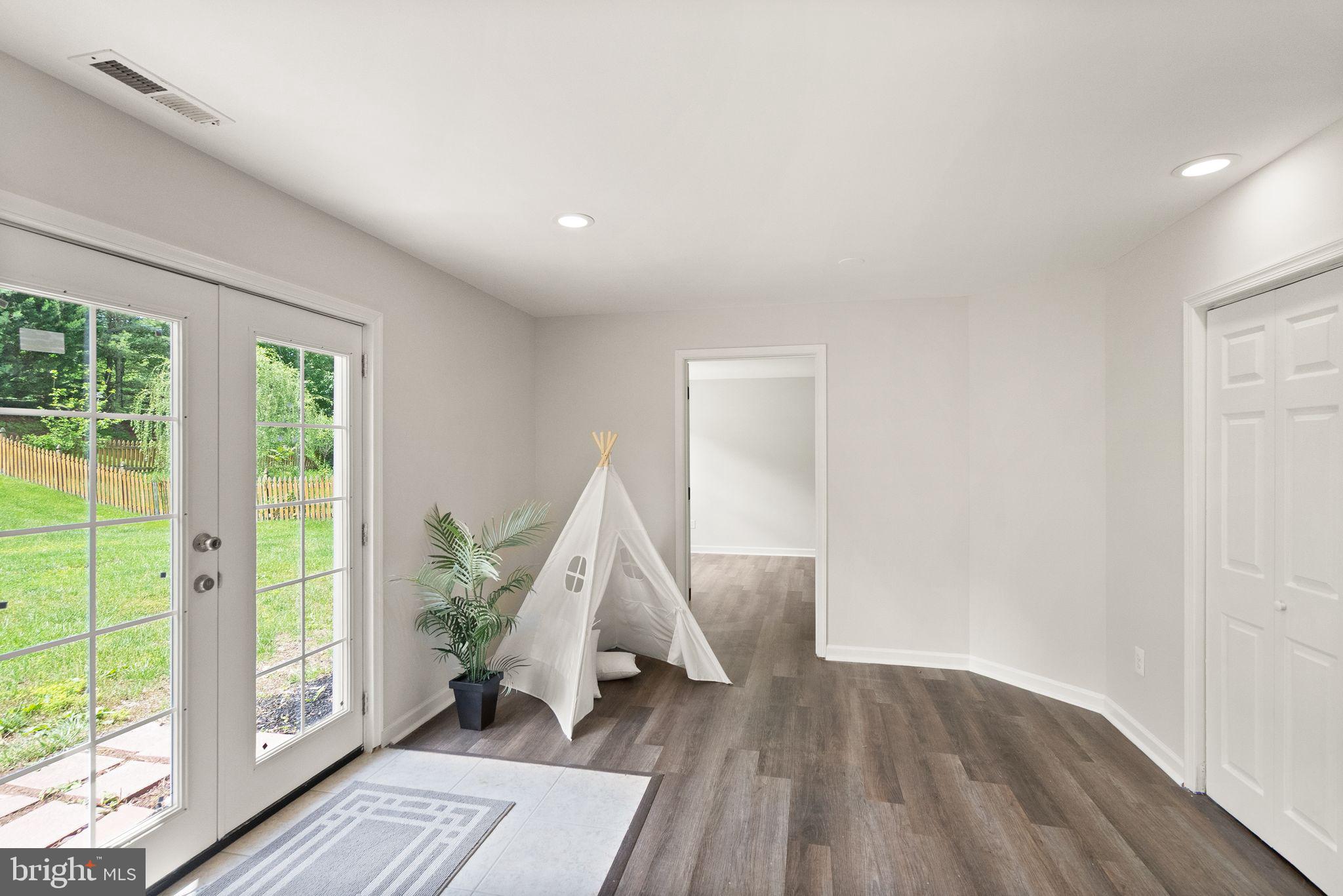 EDWARDS LANDING - Residential