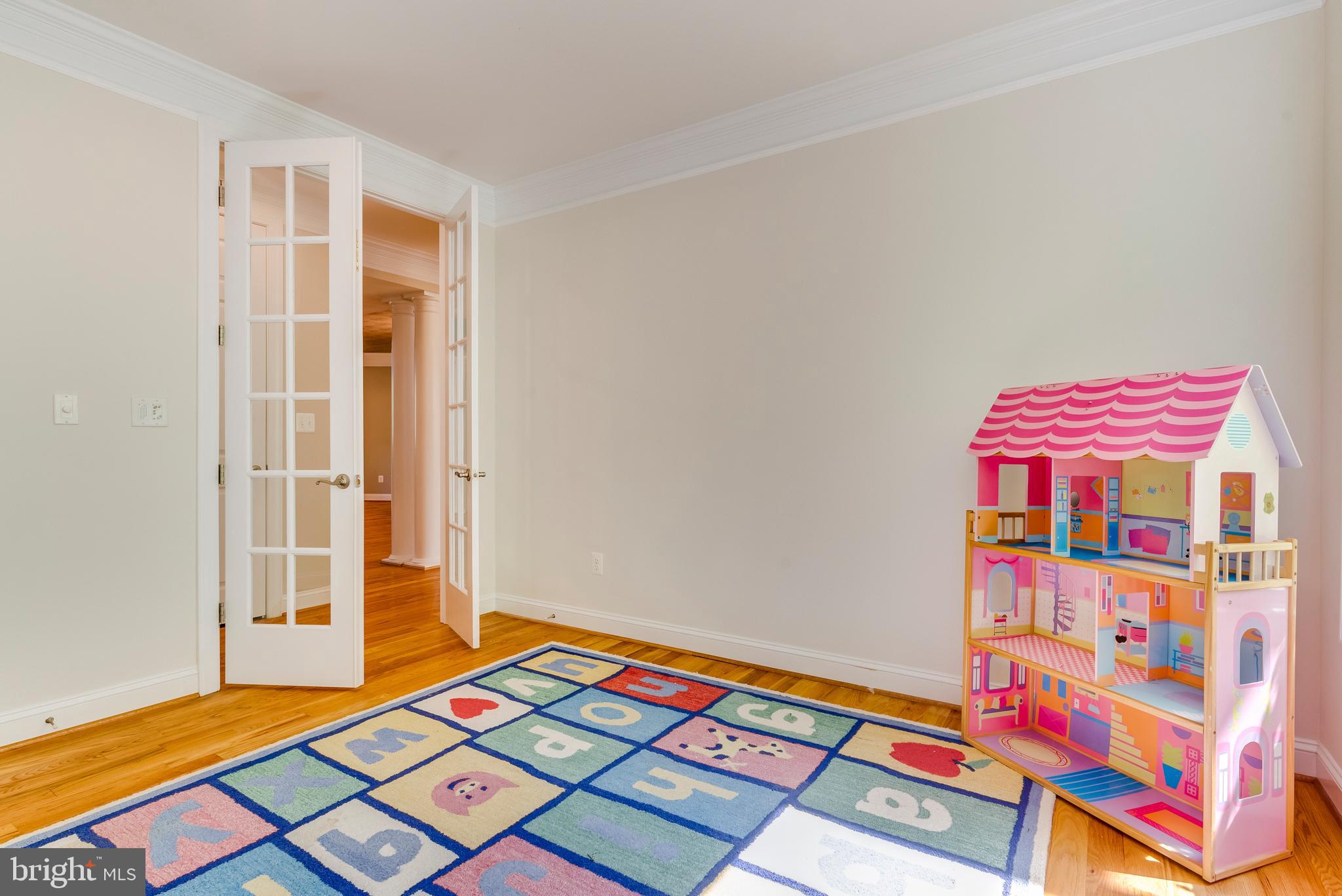 WHITEHALL MANOR - Residential