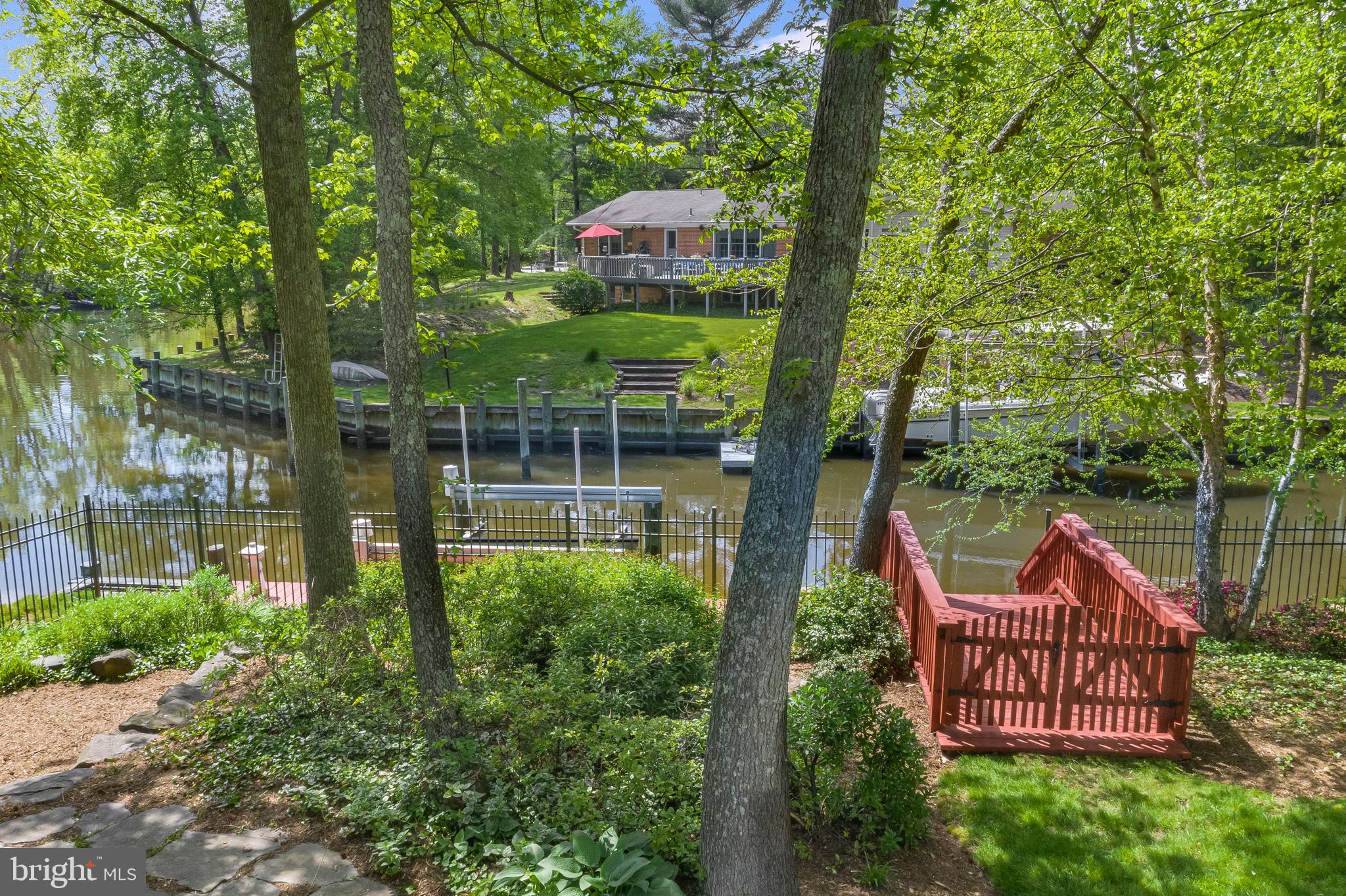 WHITEHALL MANOR - Residential