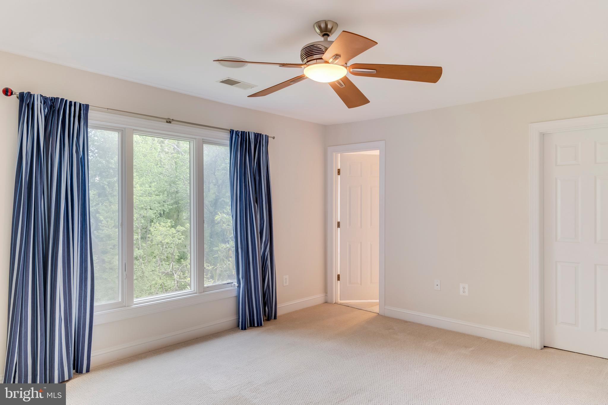 WHITEHALL MANOR - Residential