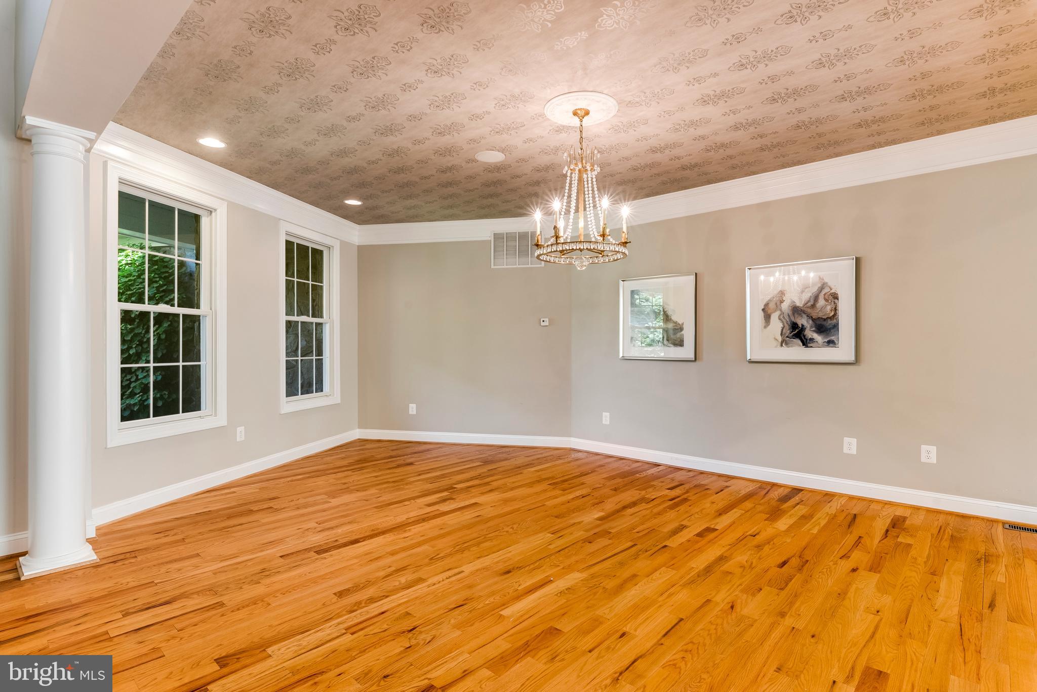 WHITEHALL MANOR - Residential