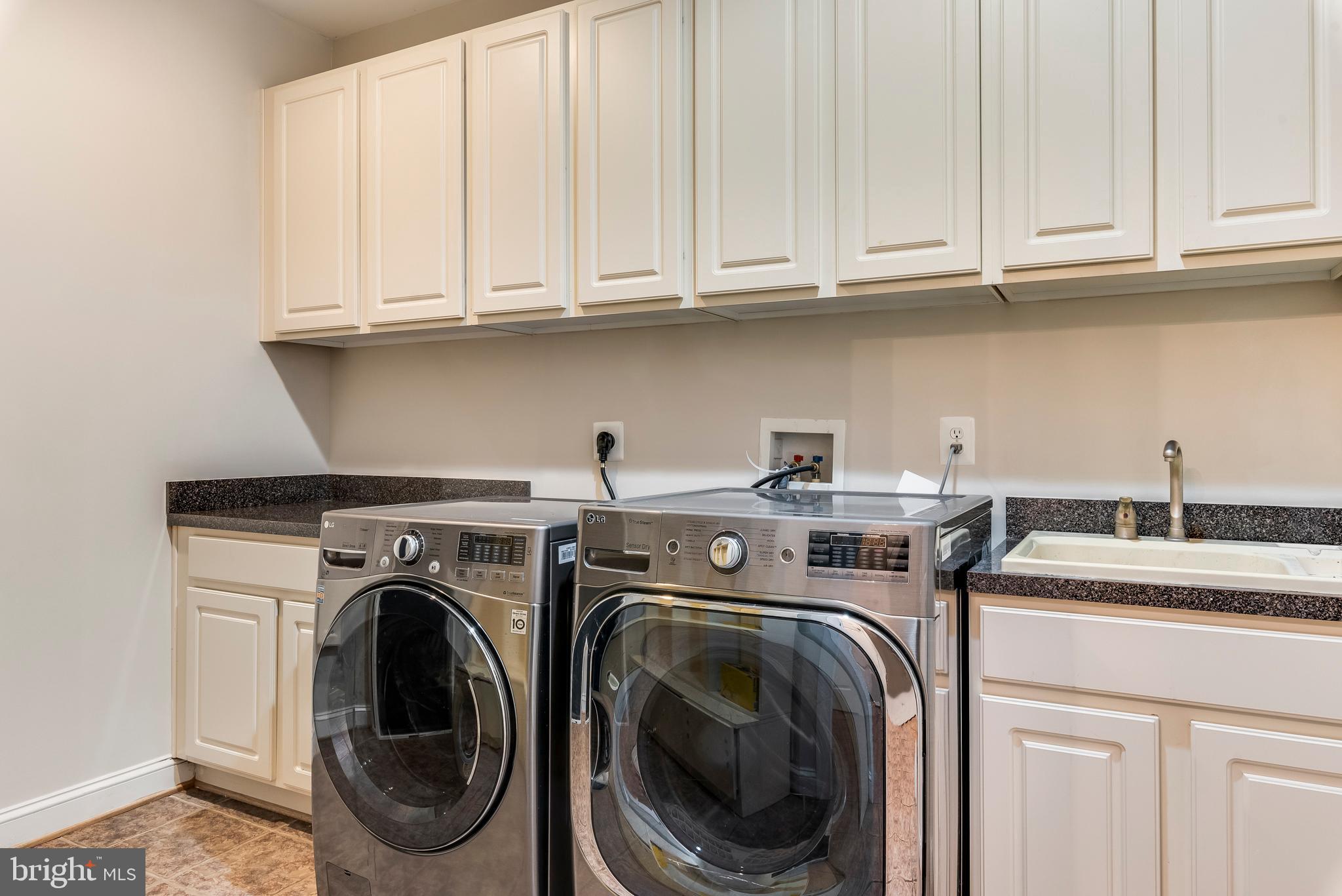 WHITEHALL MANOR - Residential