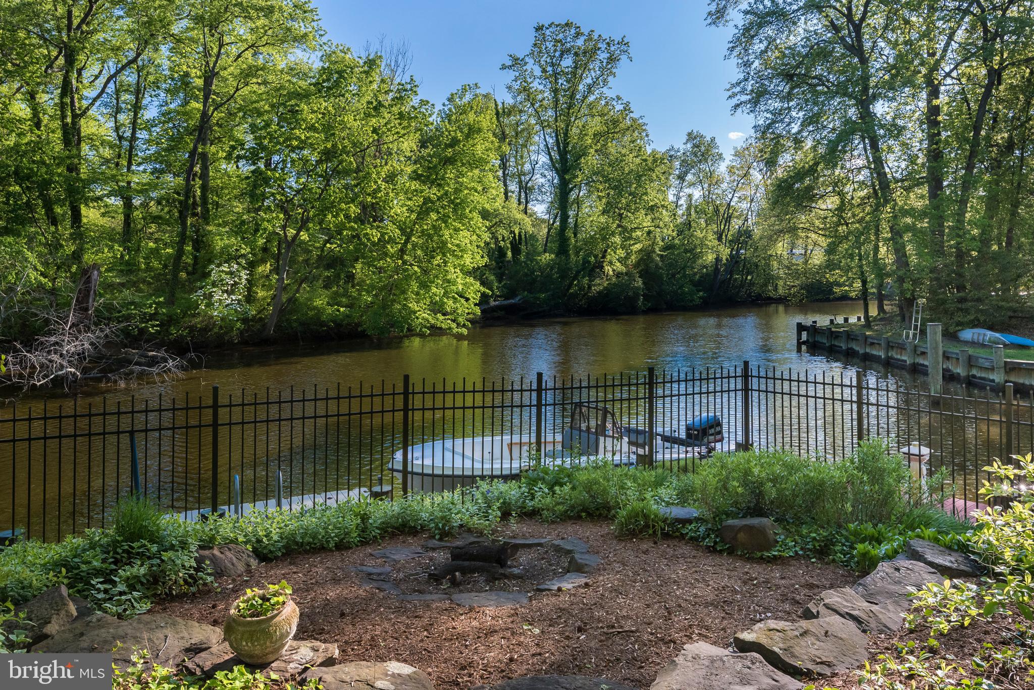 WHITEHALL MANOR - Residential