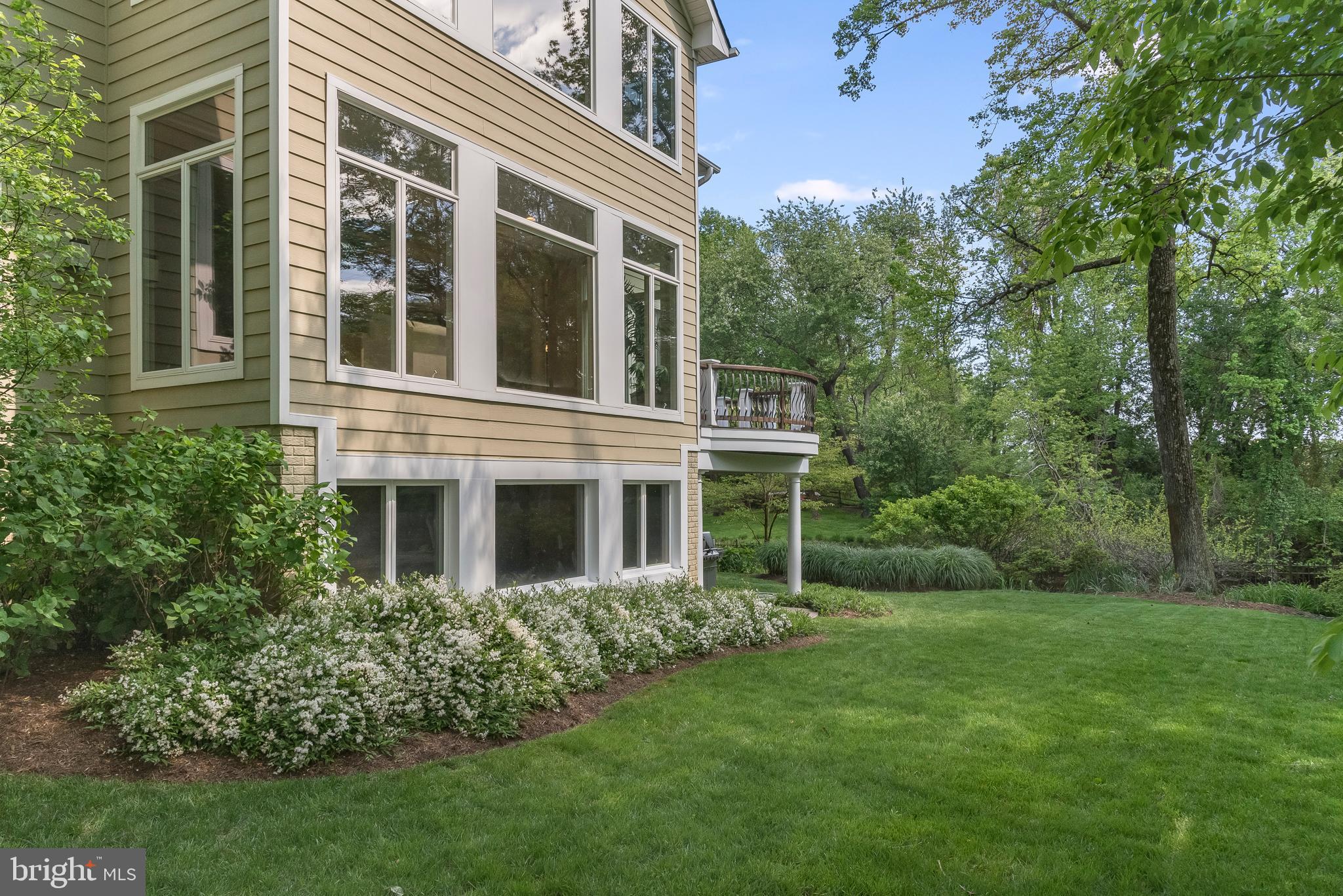 WHITEHALL MANOR - Residential