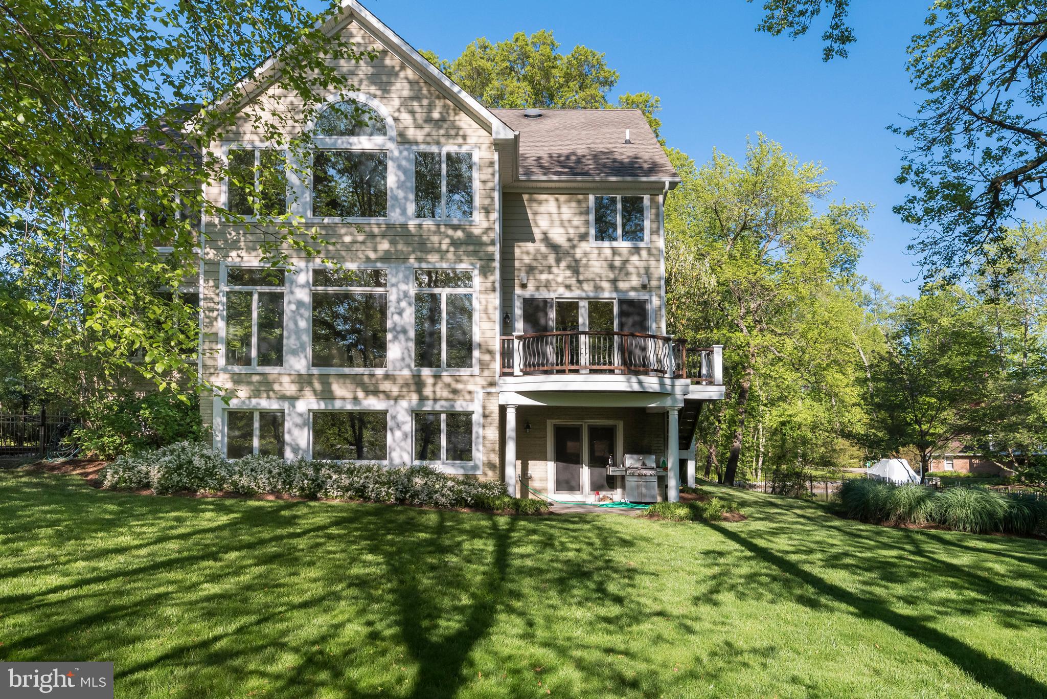 WHITEHALL MANOR - Residential