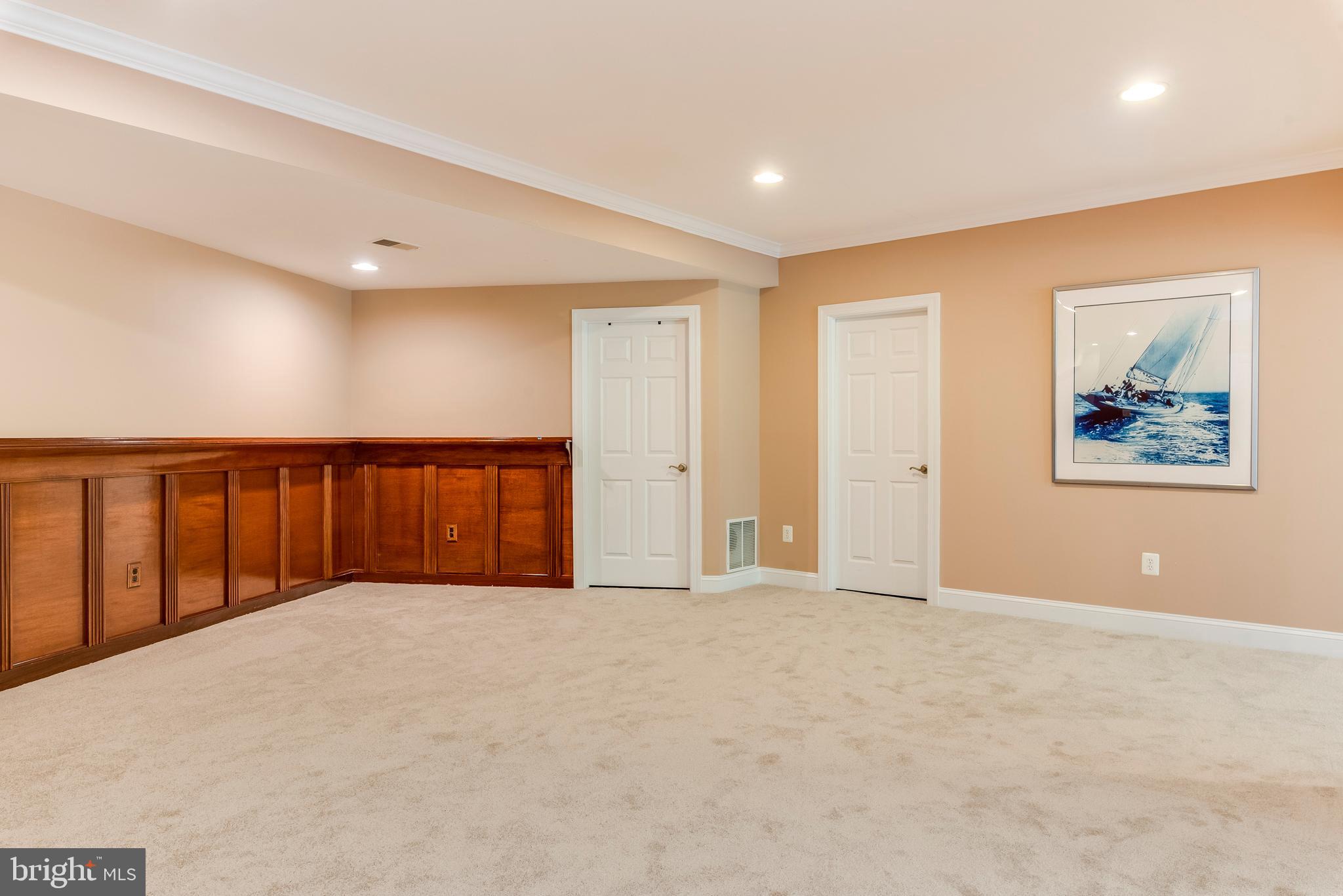 WHITEHALL MANOR - Residential