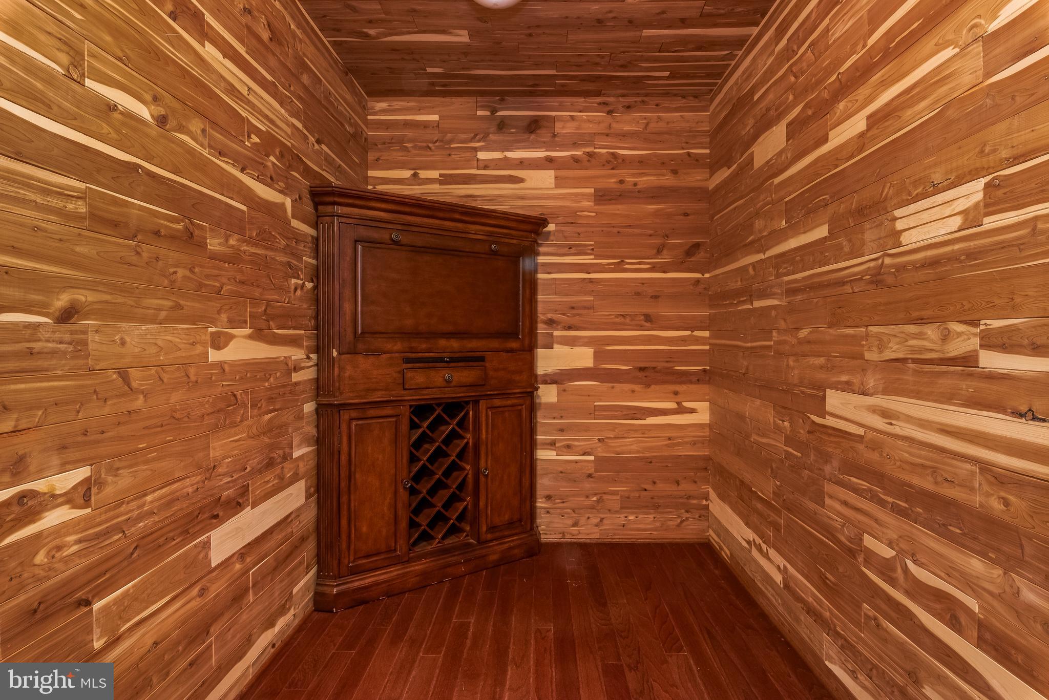 WHITEHALL MANOR - Residential