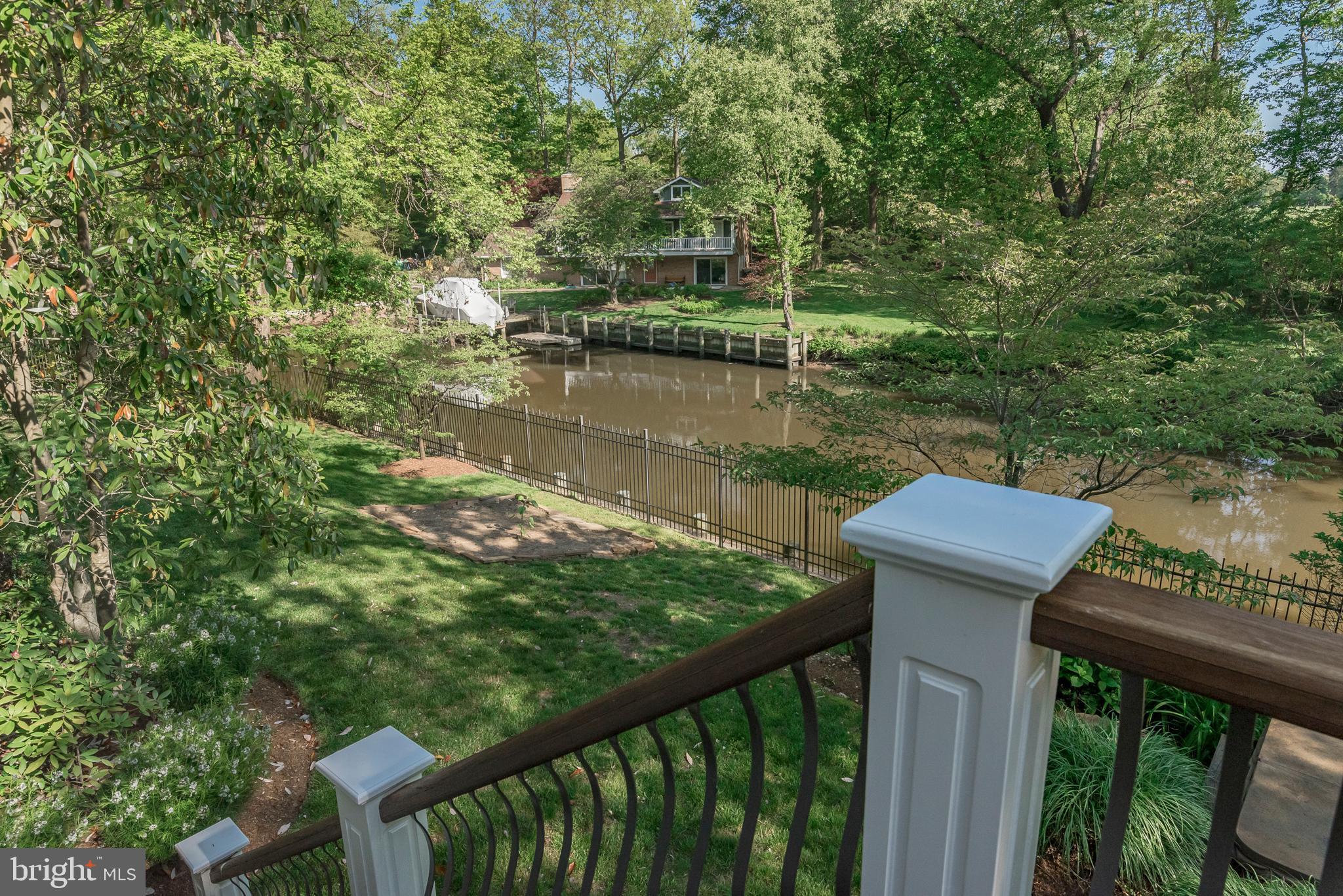 WHITEHALL MANOR - Residential