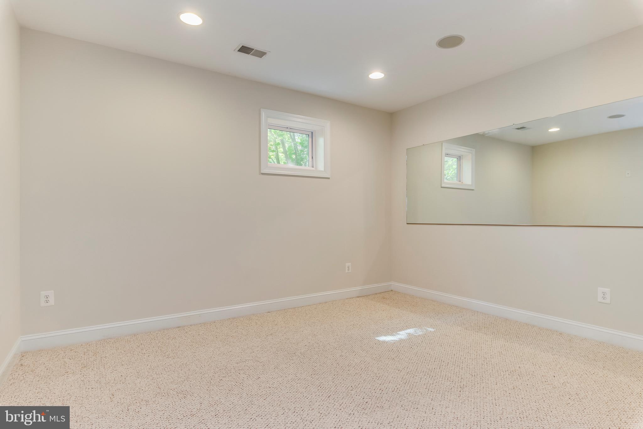 WHITEHALL MANOR - Residential