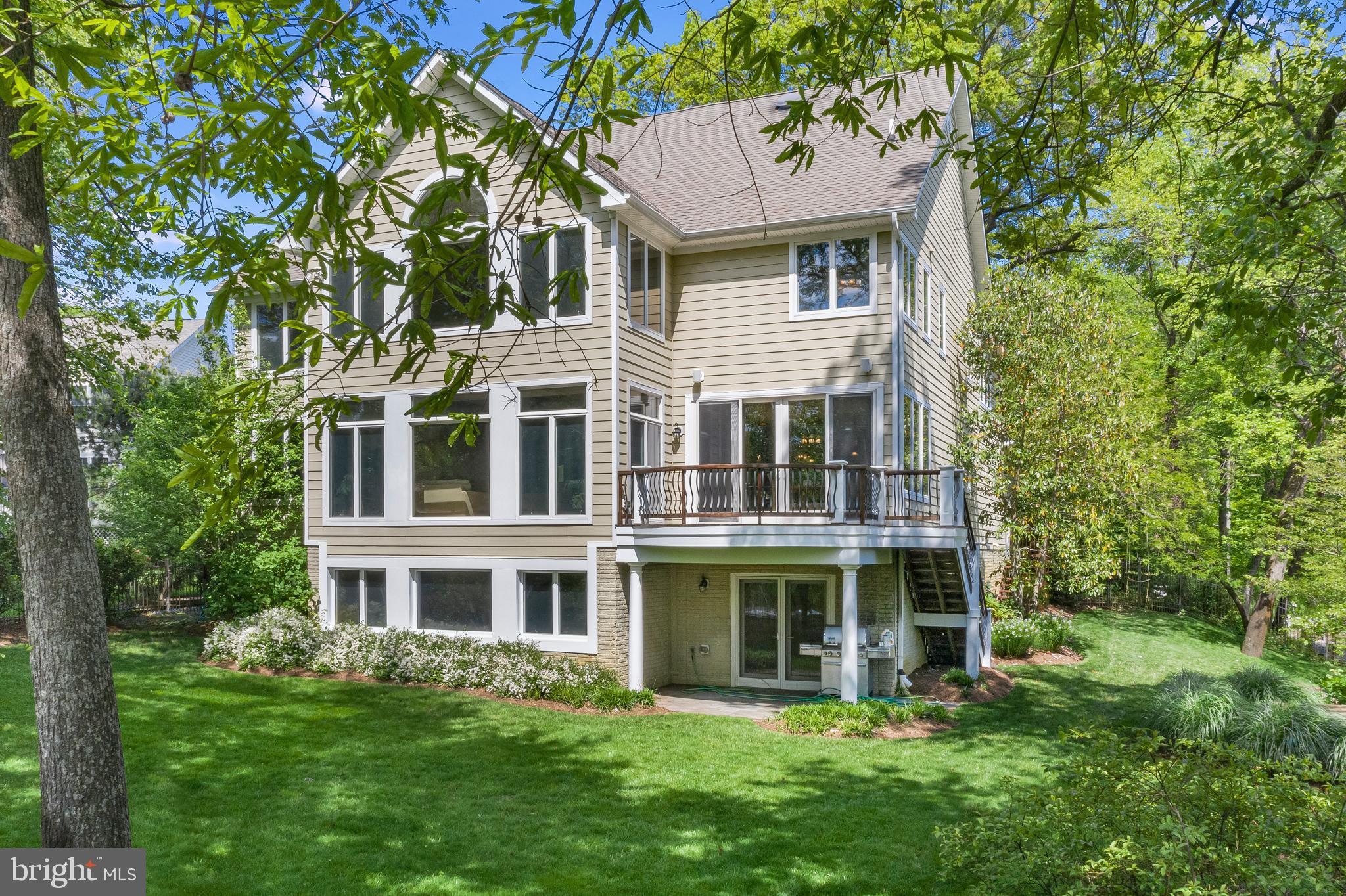 WHITEHALL MANOR - Residential