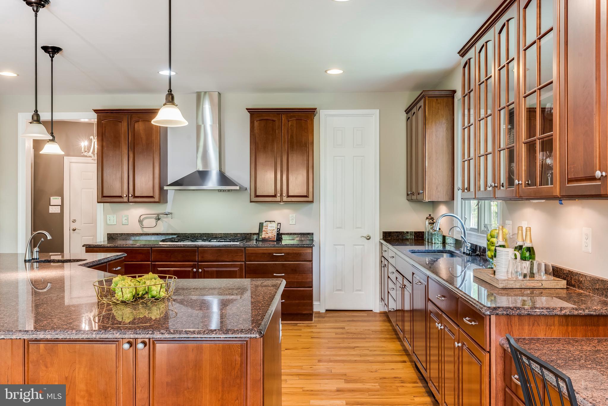 WHITEHALL MANOR - Residential