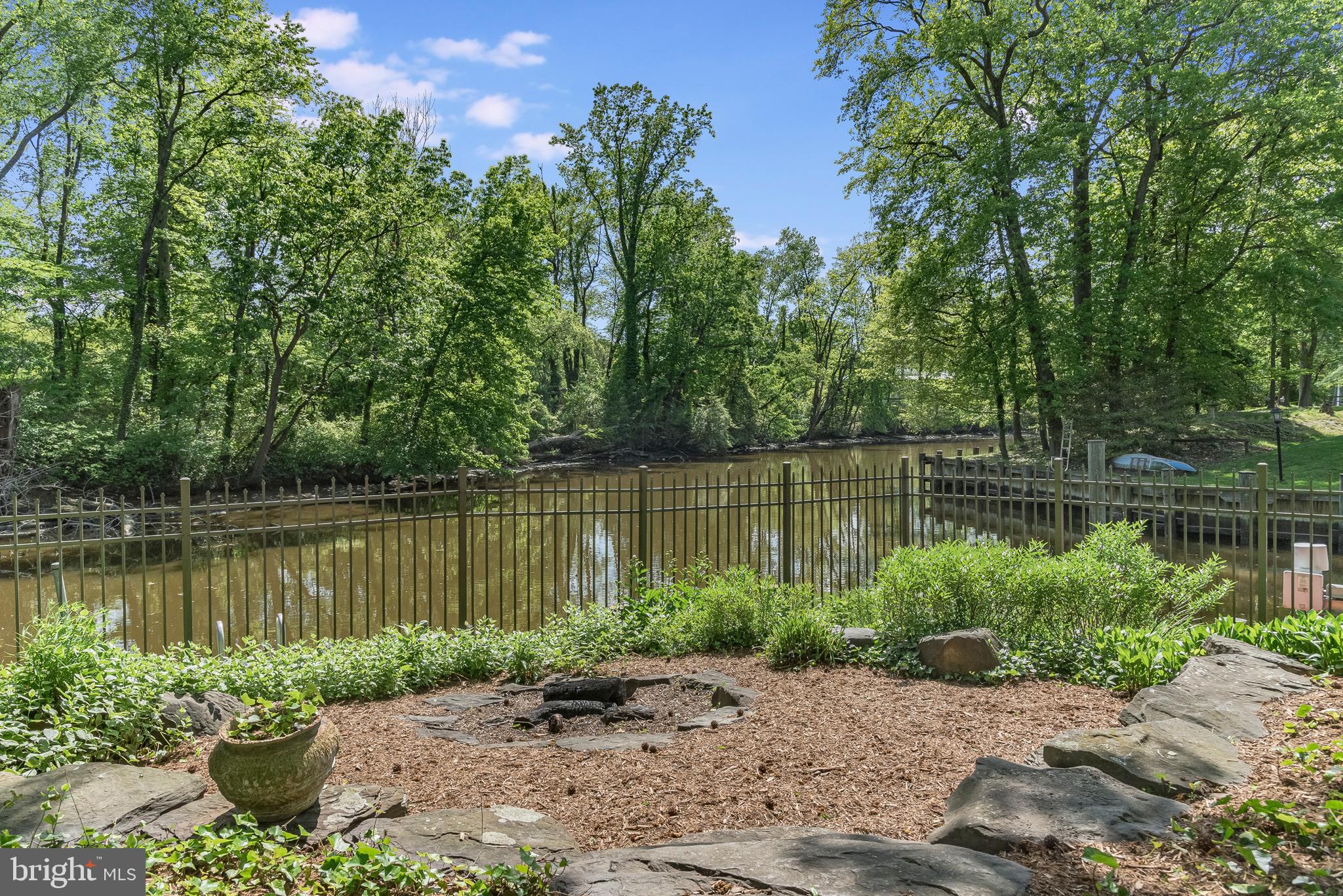 WHITEHALL MANOR - Residential