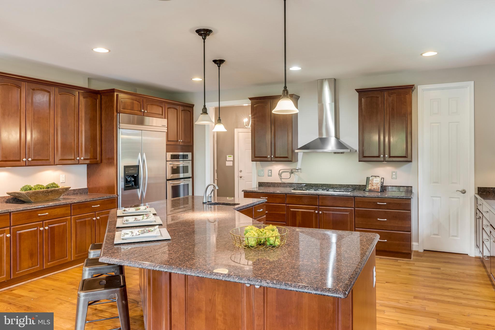 WHITEHALL MANOR - Residential