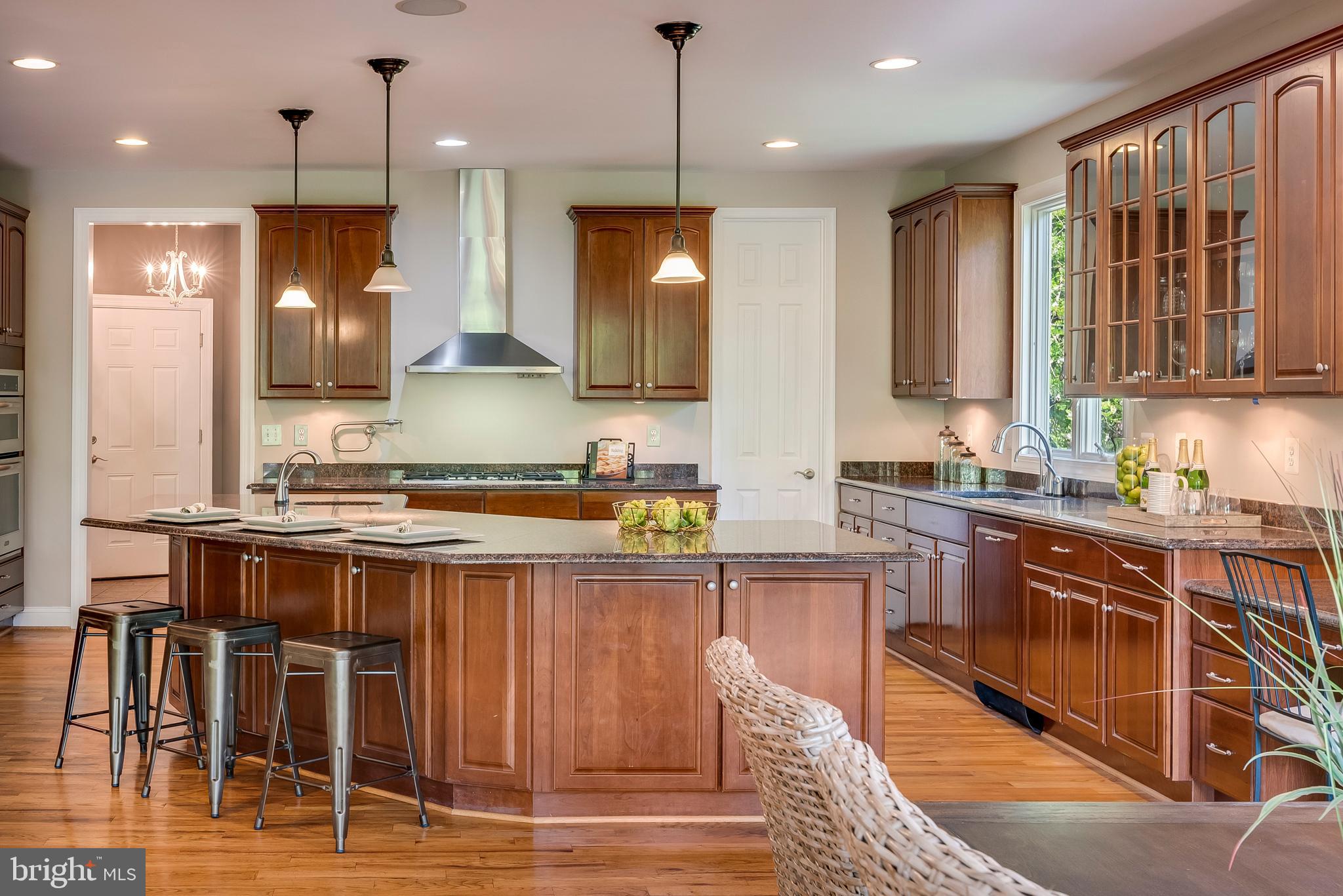 WHITEHALL MANOR - Residential