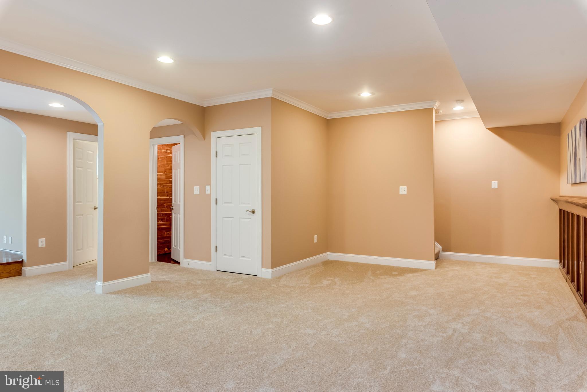 WHITEHALL MANOR - Residential