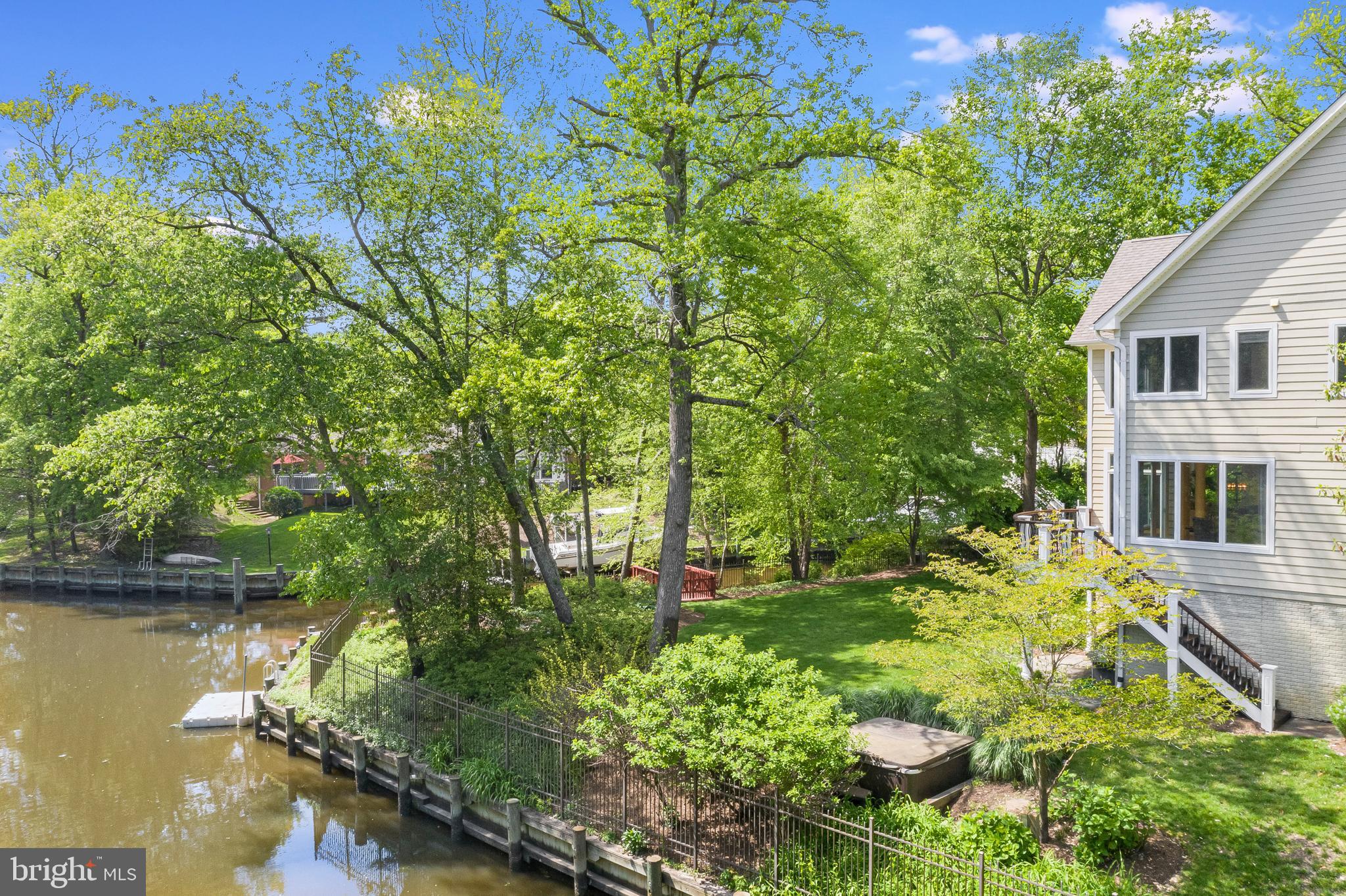 WHITEHALL MANOR - Residential